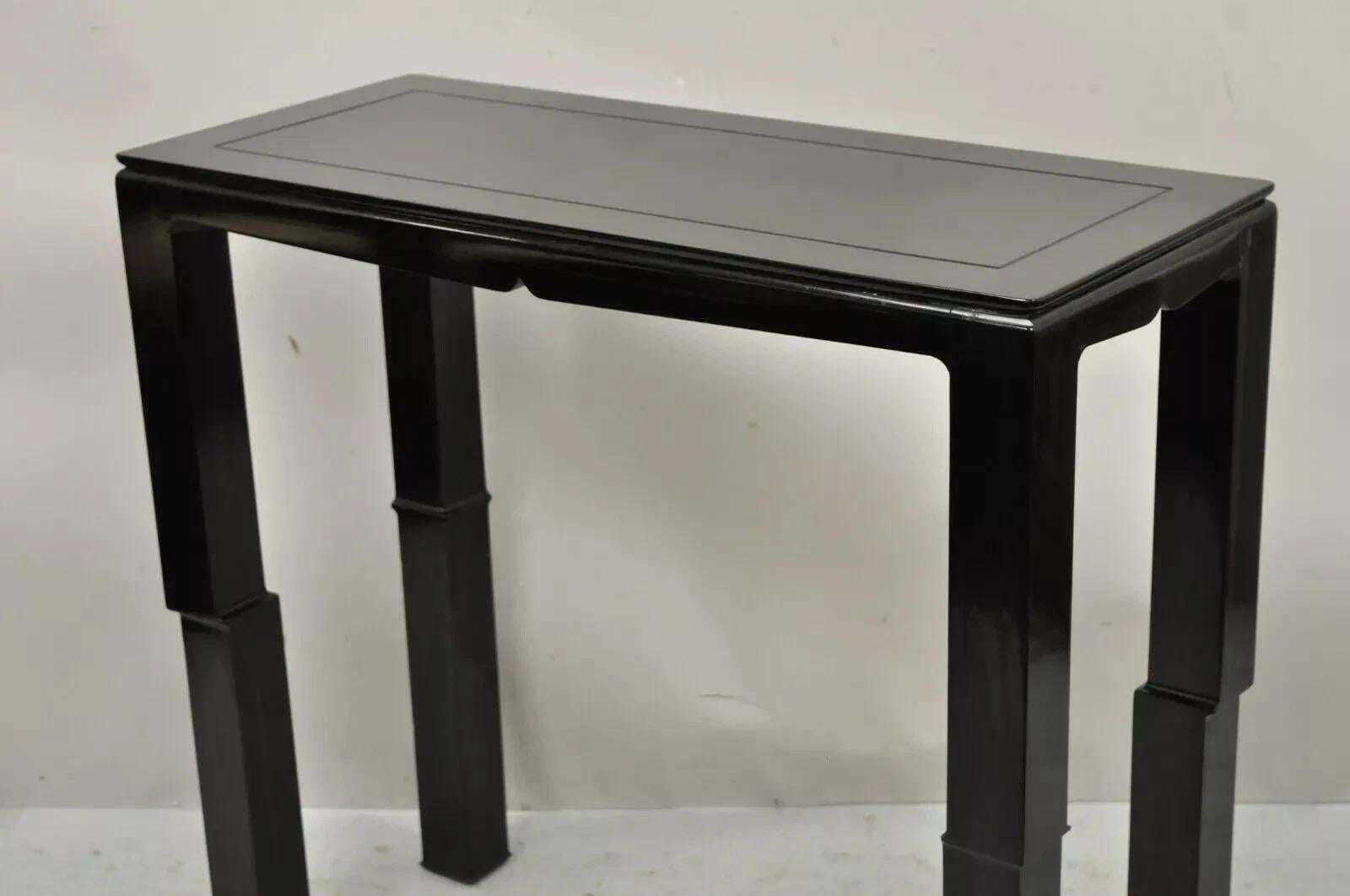 Sconosciuto Tavoli console da salotto in lacca nera in stile Ming James Mont - Coppia in vendita
