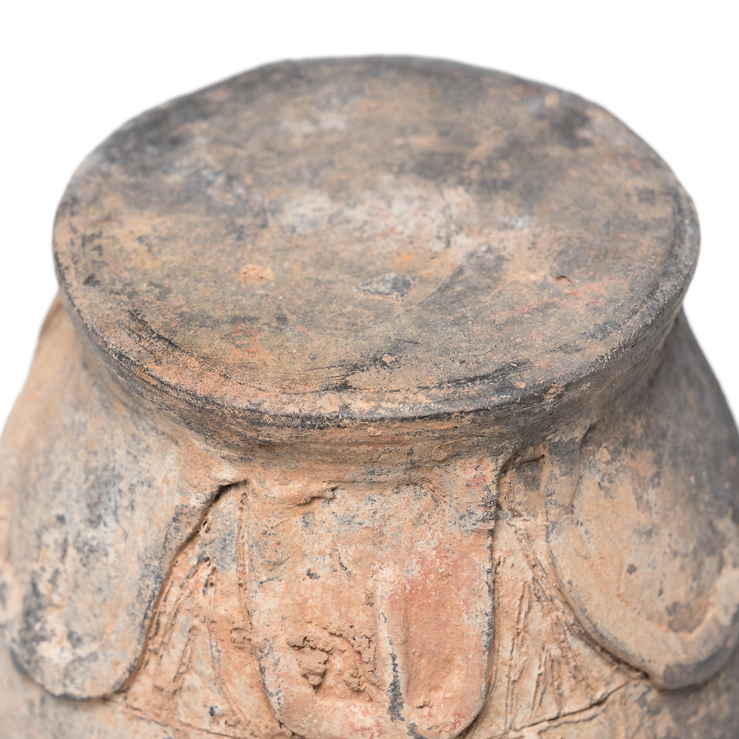 Poterie Vase chinois Ming Lotus Petal, c. 1400 en vente