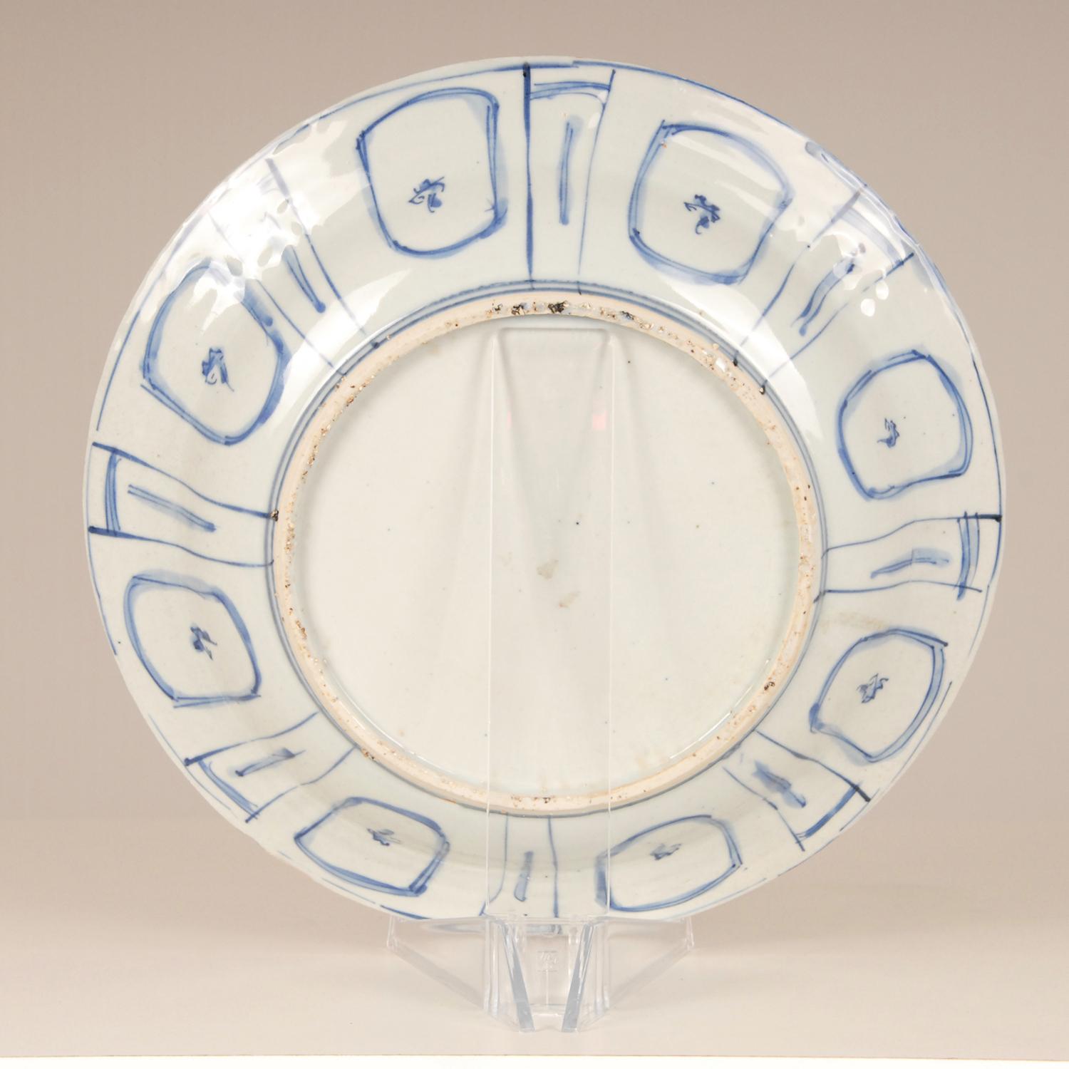 XVIIIe siècle et antérieur Assiette de présentation Kraak du début du 17e siècle en porcelaine chinoise Ming bleue et blanche en vente