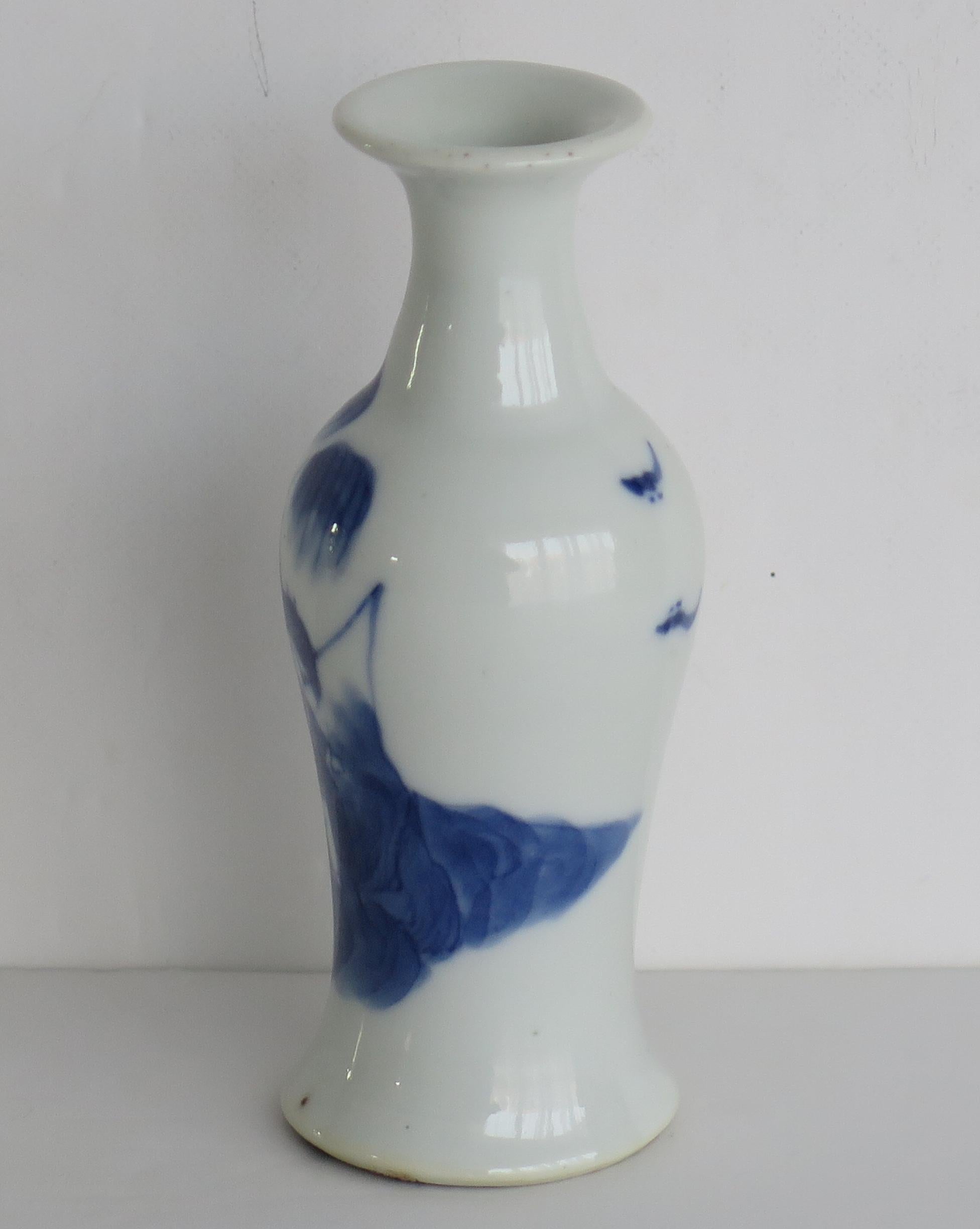 This is a hand painted 17th century, late Ming dynasty, porcelain Jar or small Vase which we attribute to the Hatcher shipwreck cargo, this piece being from the Wanli /transitional period, circa 1625- 1640. 

The Jar/ Vase is fairly thickly potted