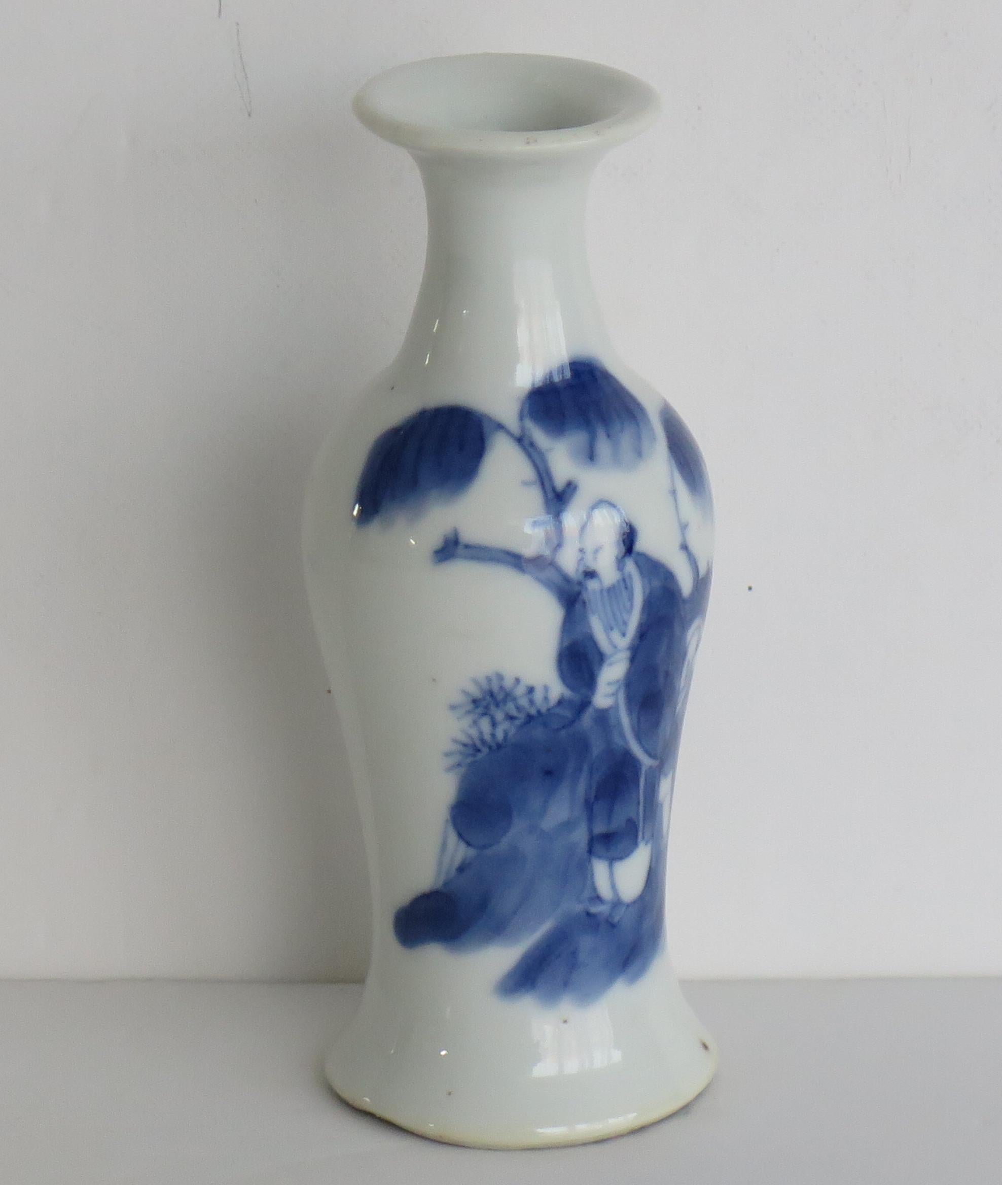 Petit vase chinois Ming en porcelaine Wanli/morceau de chapeau transitionnel, vers 1625-40 Bon état - En vente à Lincoln, Lincolnshire