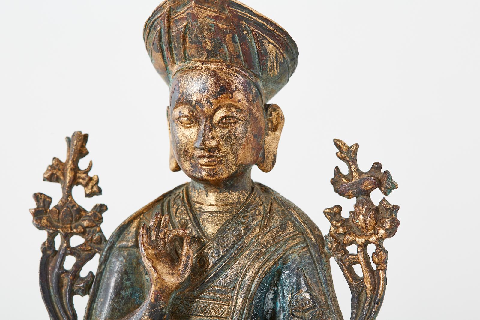 Bouddha assis en bronze de style chinois Ming en vente 4