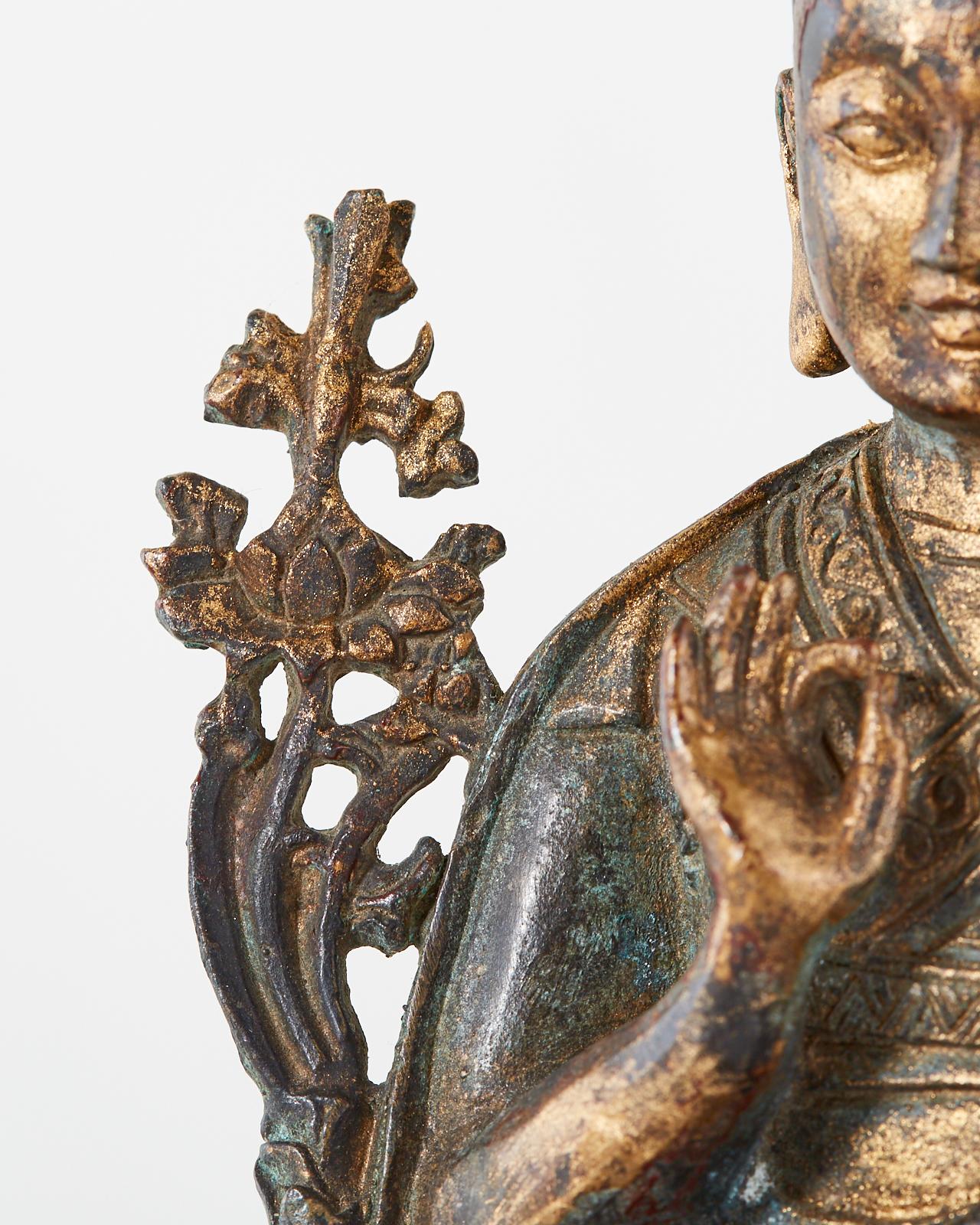 Bouddha assis en bronze de style chinois Ming en vente 7
