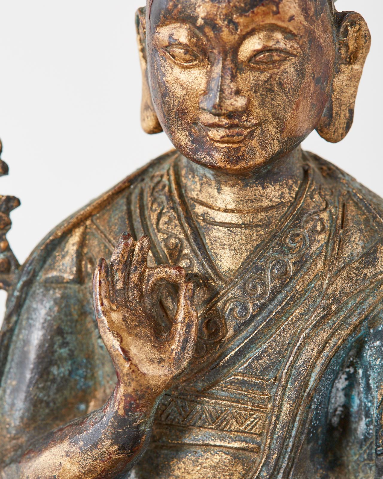 Bouddha assis en bronze de style chinois Ming en vente 8