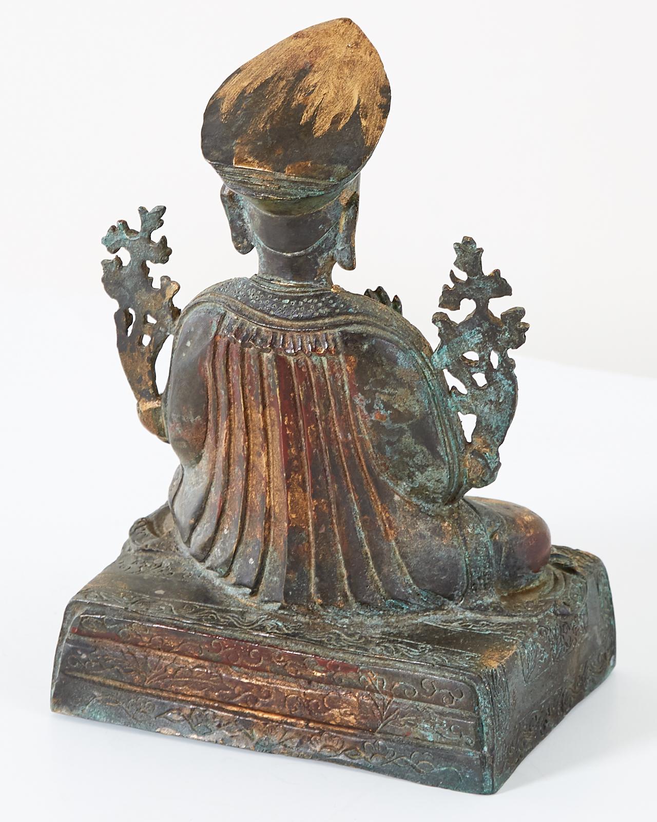 Bouddha assis en bronze de style chinois Ming en vente 3