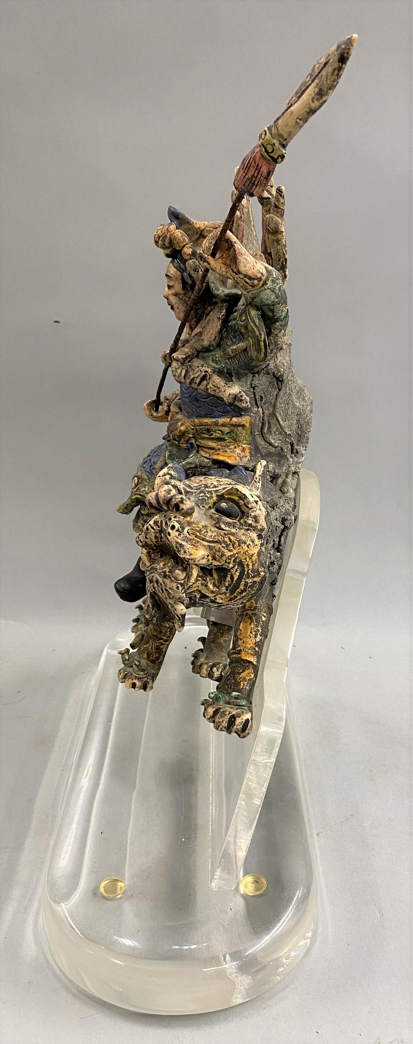 Polychromé Fragment de carreaux de sabot en céramique de style chinois Ming, joliment monté  en vente