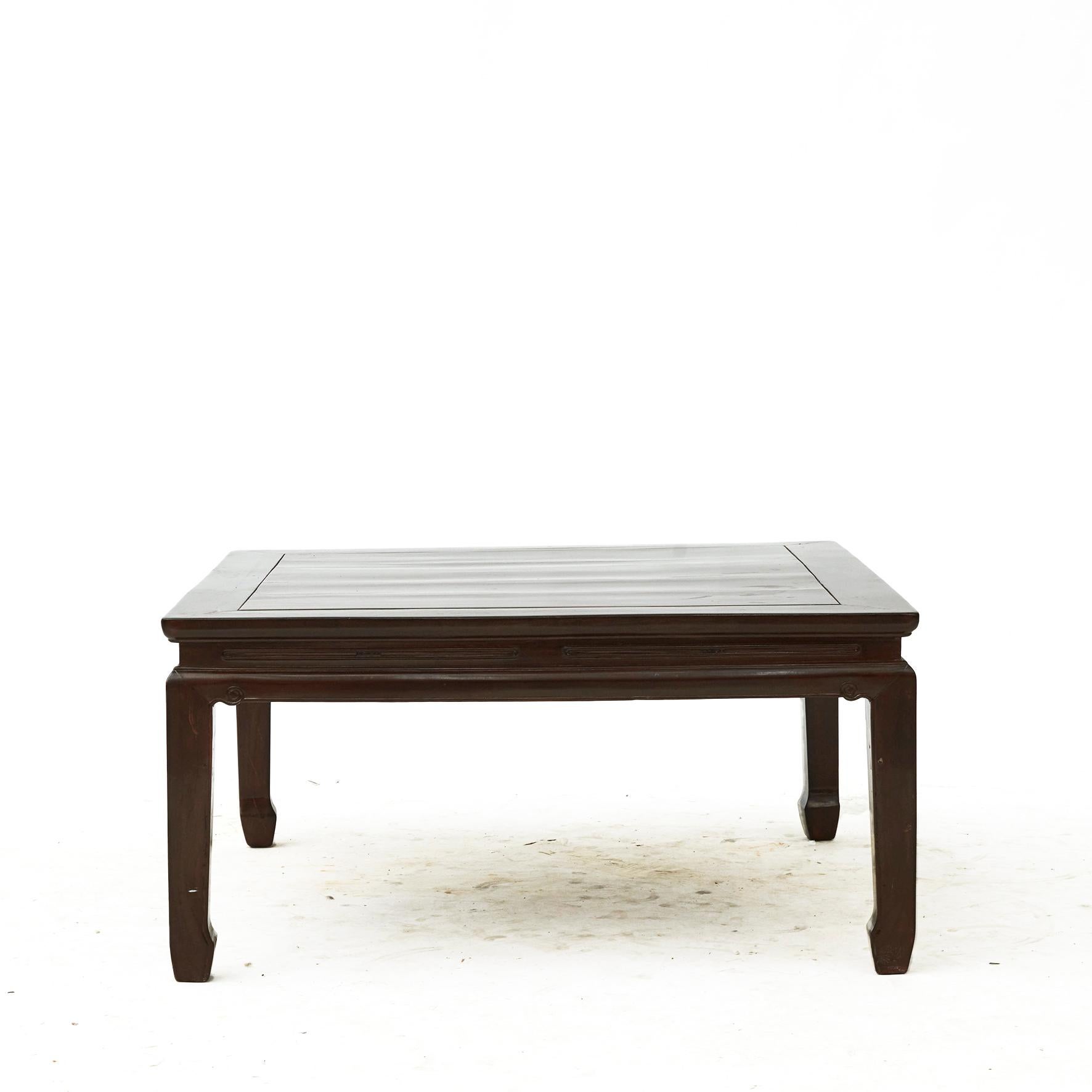 Chinese low rectangular coffee table made in walnut. Ming style.
A fine and elegant example of classical Chinese furniture in cabinet-maker quality.

Jiangsu Province 1860-1880.