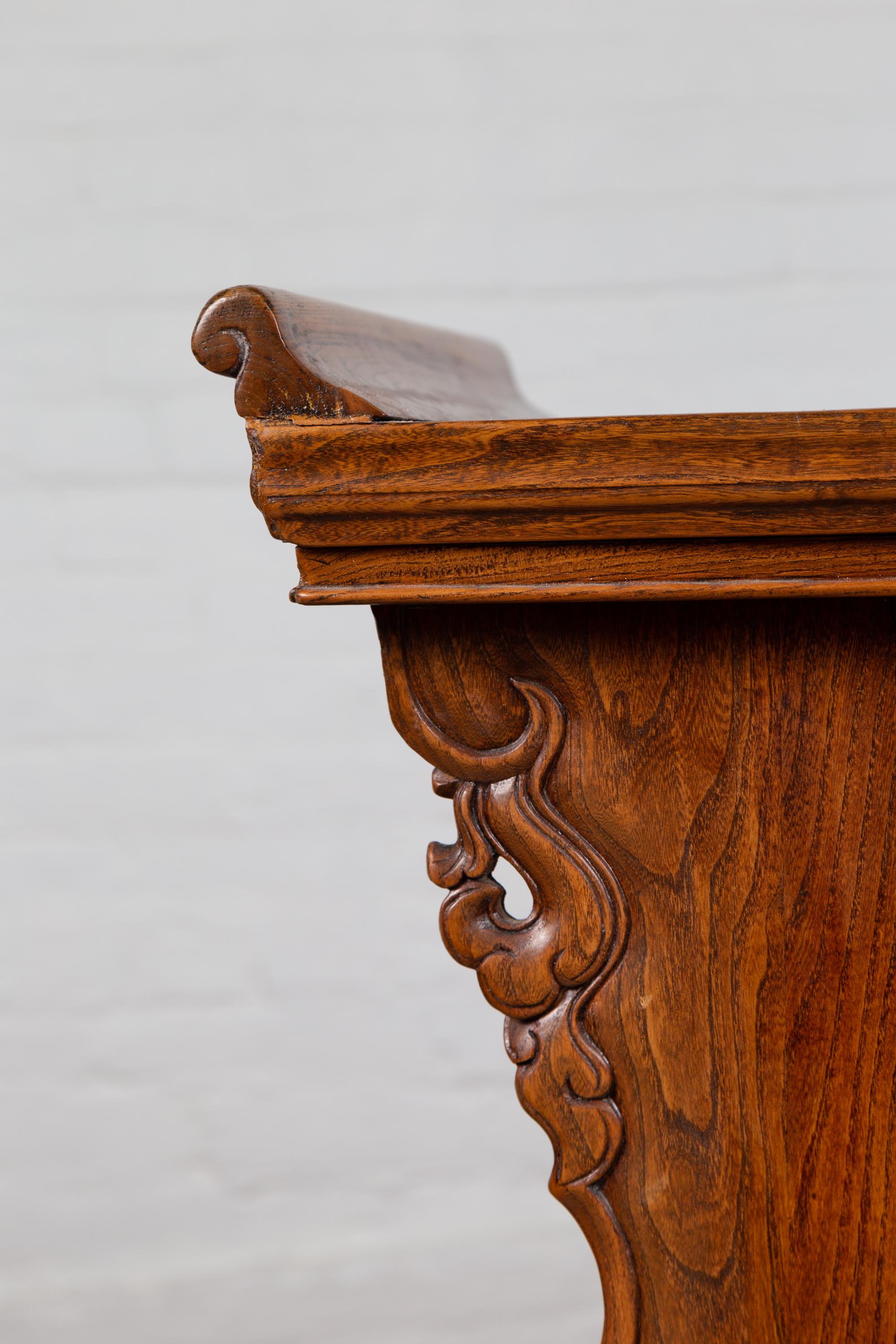 Chinesischer Ulmen-Altarschrank im Ming-Stil mit geschnitzten Seiten, Schubladen und Türen 5