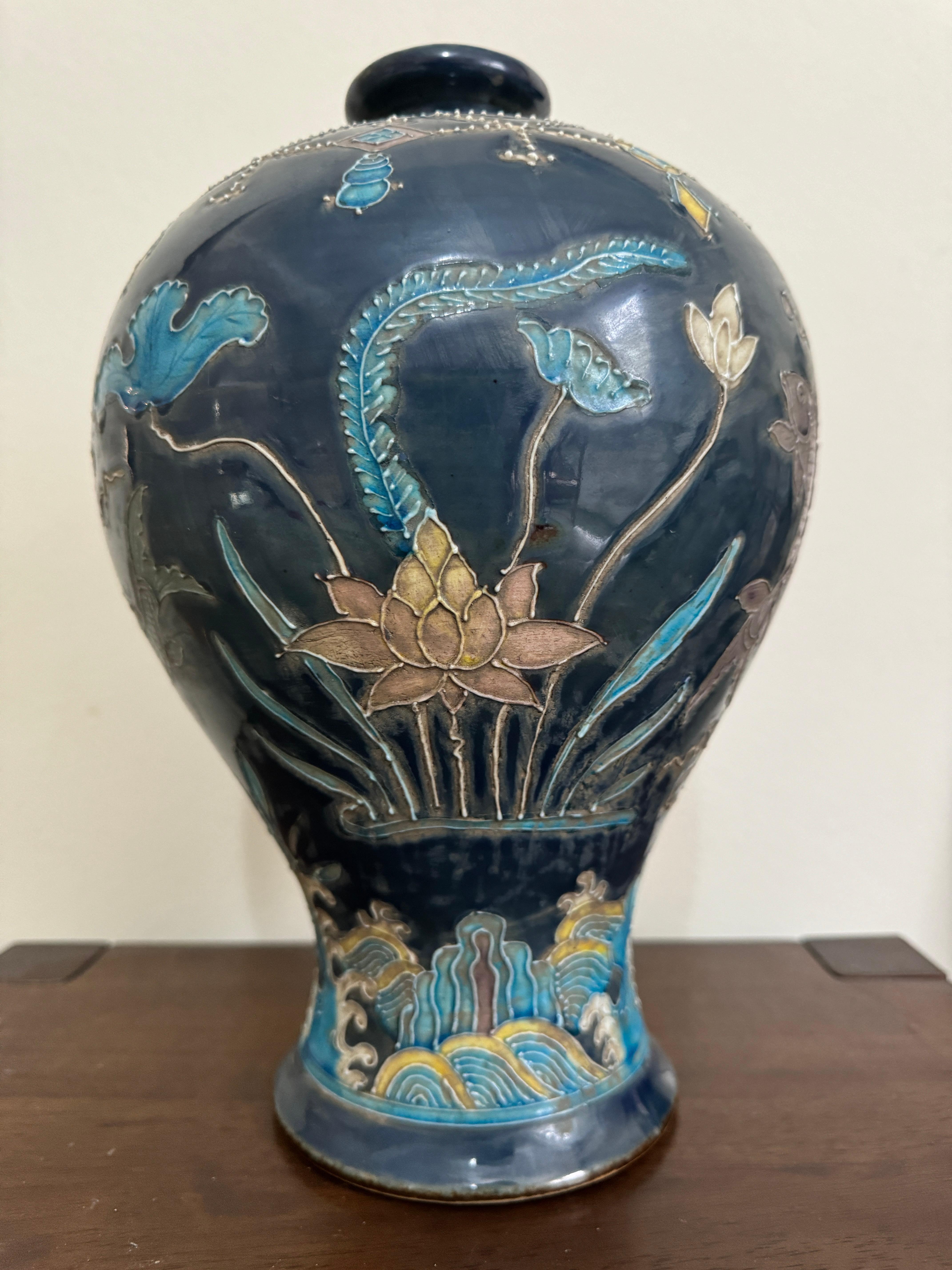 Hand-Painted Chinese Ming Style Fahua Meiping Vase For Sale
