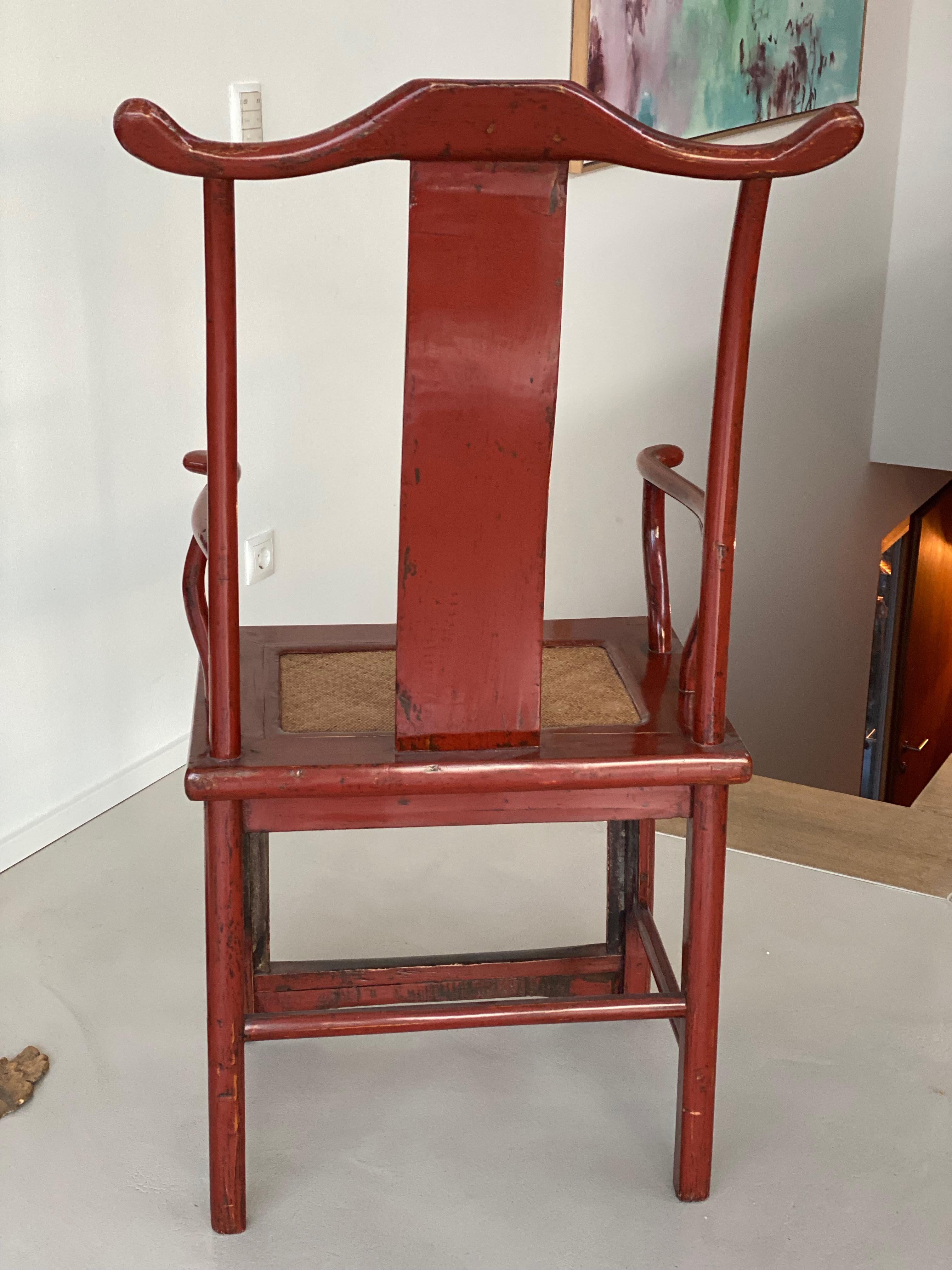 Chinesischer Stuhl mit hoher Rückenlehne im Ming-Stil, rot lackiert (19. Jahrhundert) im Angebot