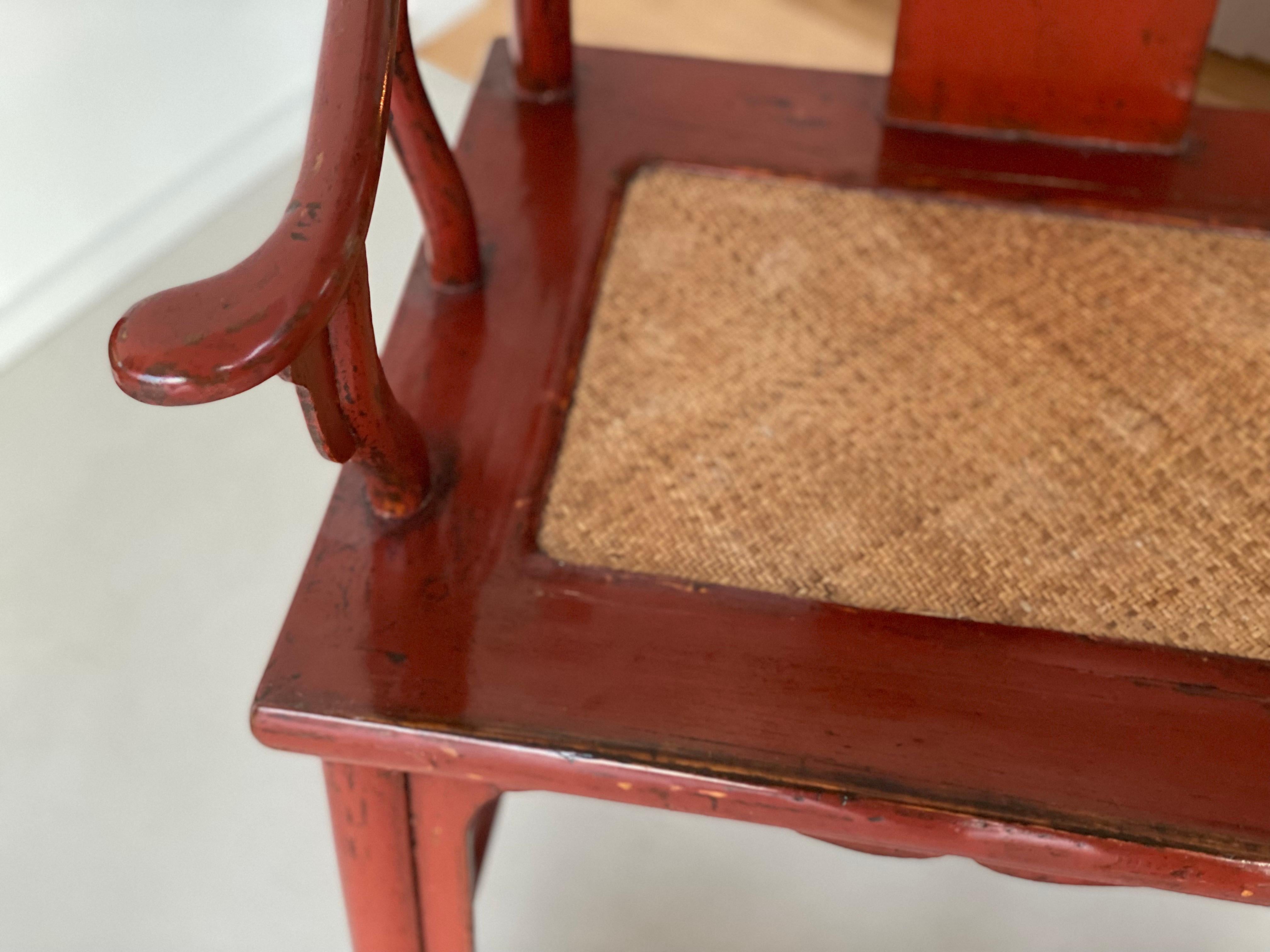 Chinesischer Stuhl mit hoher Rückenlehne im Ming-Stil, rot lackiert im Angebot 2
