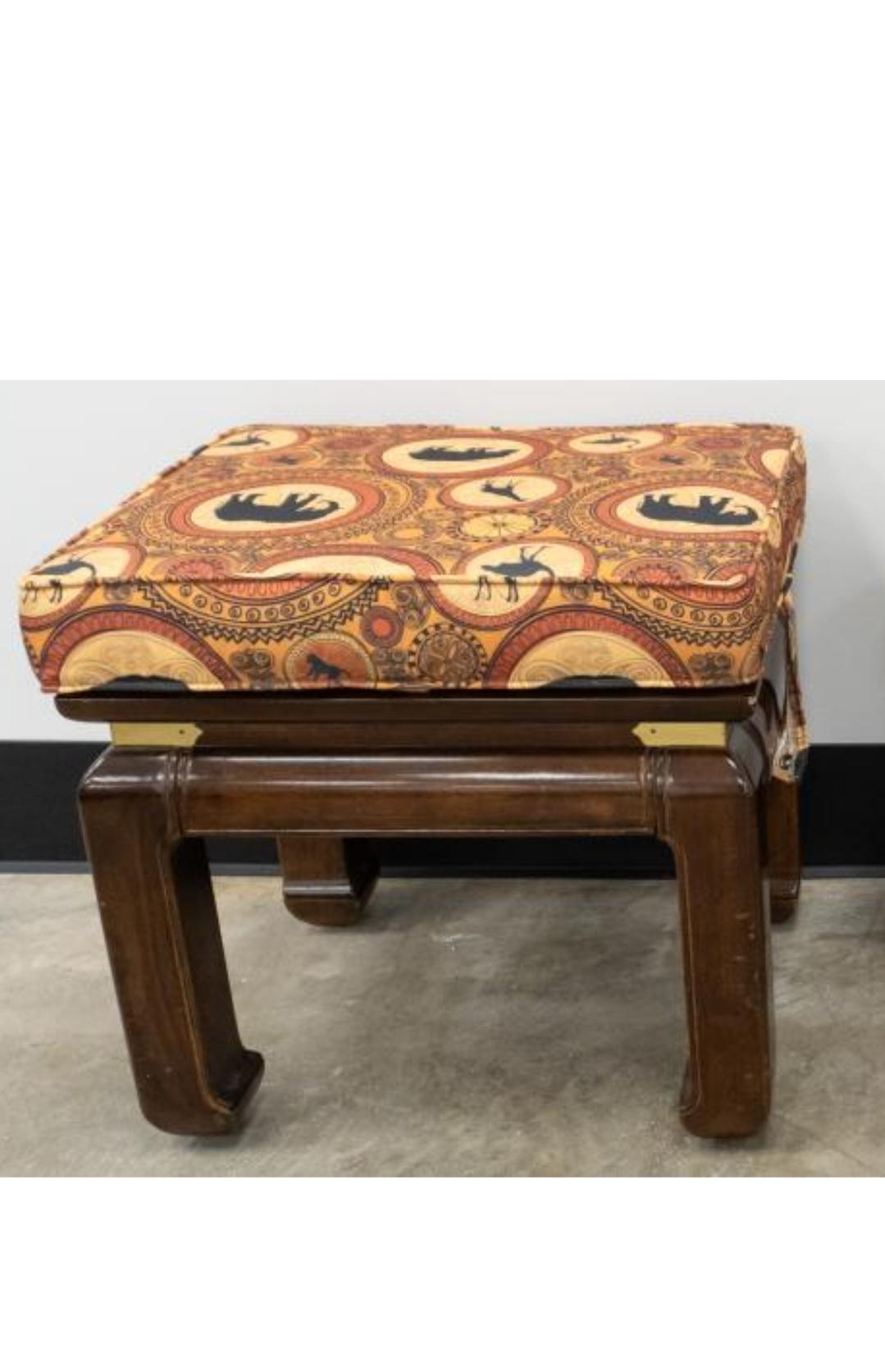 Mordenzato Sgabello cinese in stile Ming Ming in mogano con cuscino in vendita