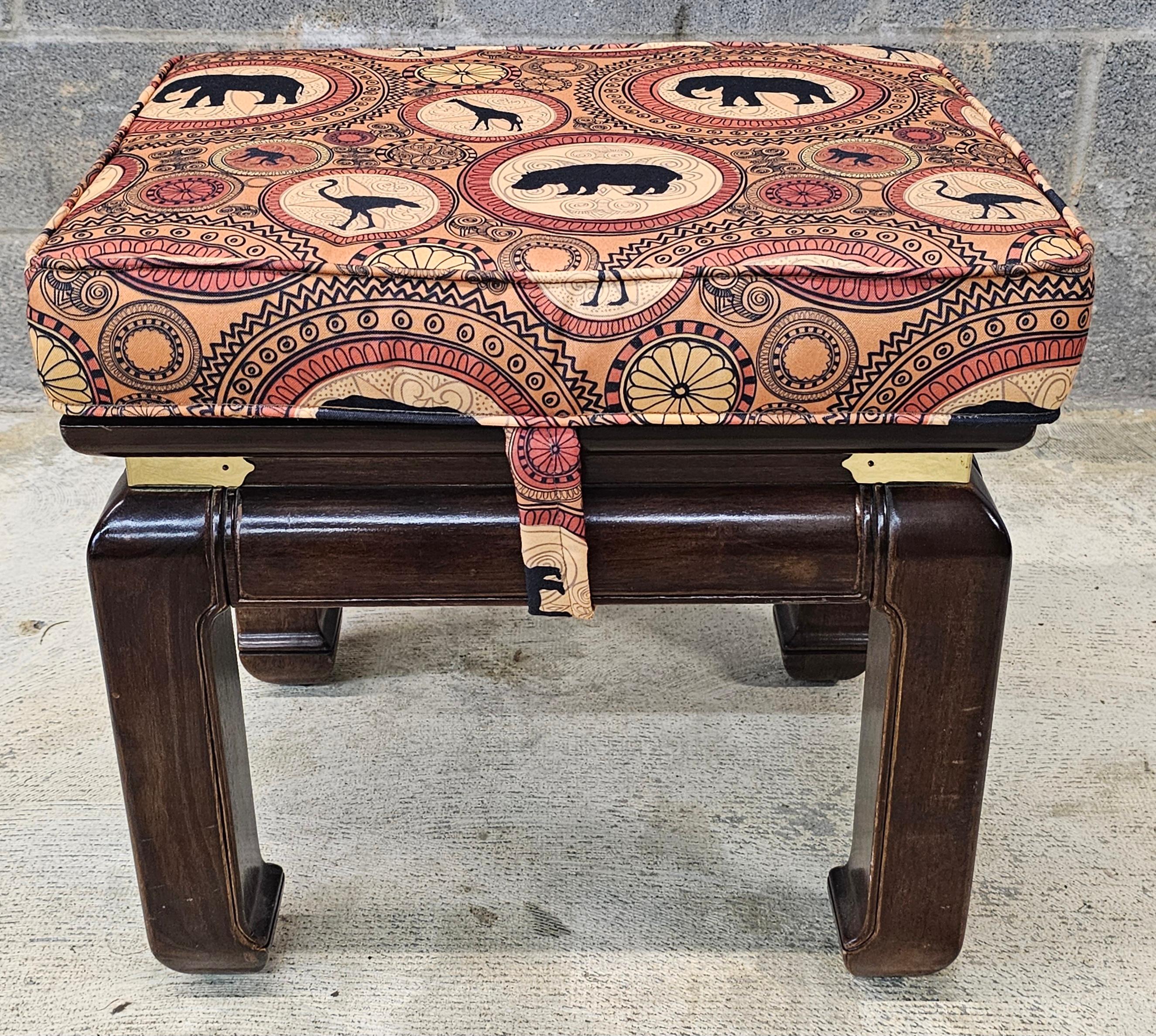XX secolo Sgabello cinese in stile Ming Ming in mogano con cuscino in vendita