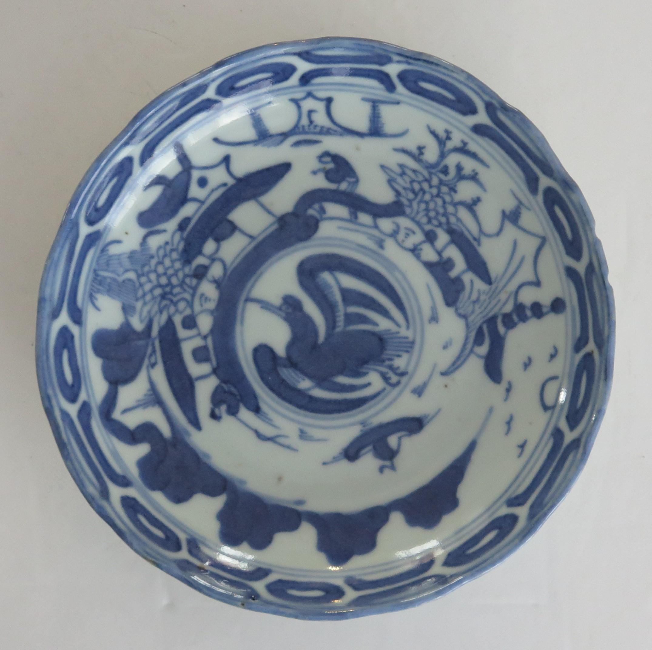 This is a hand painted Chinese Export porcelain dish, which we date to the 17th century, Ming Dynasty, Tianqi or Chongzhen c.1620-1640

The dish is fairly thickly potted with a fairly high, slightly undercut foot and a wavy indented rim.

The