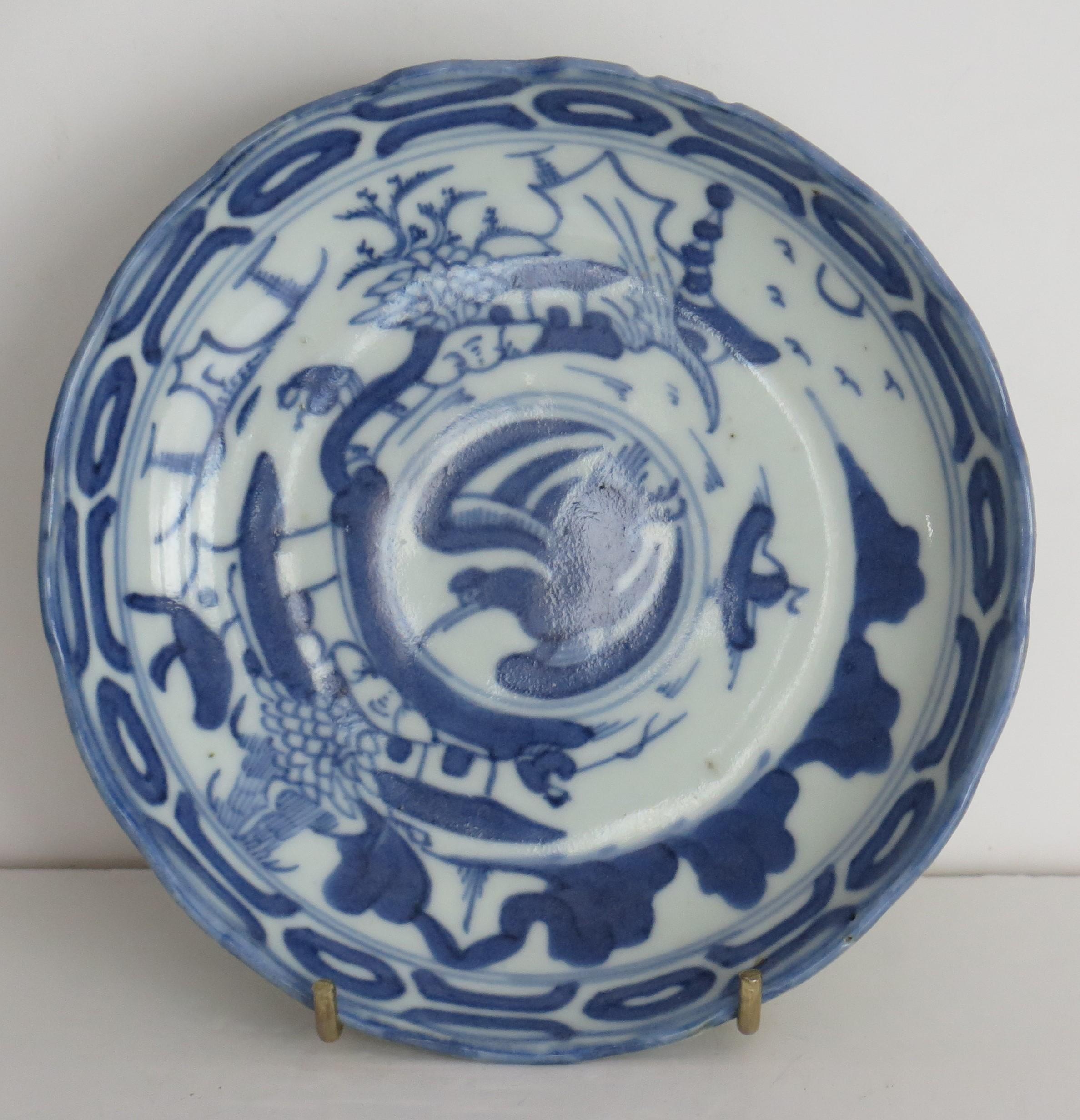 Hand-Painted Chinese Ming Dish Blue & White porcelain, Tianqi or Chongzhen Circa 1620-1644 For Sale