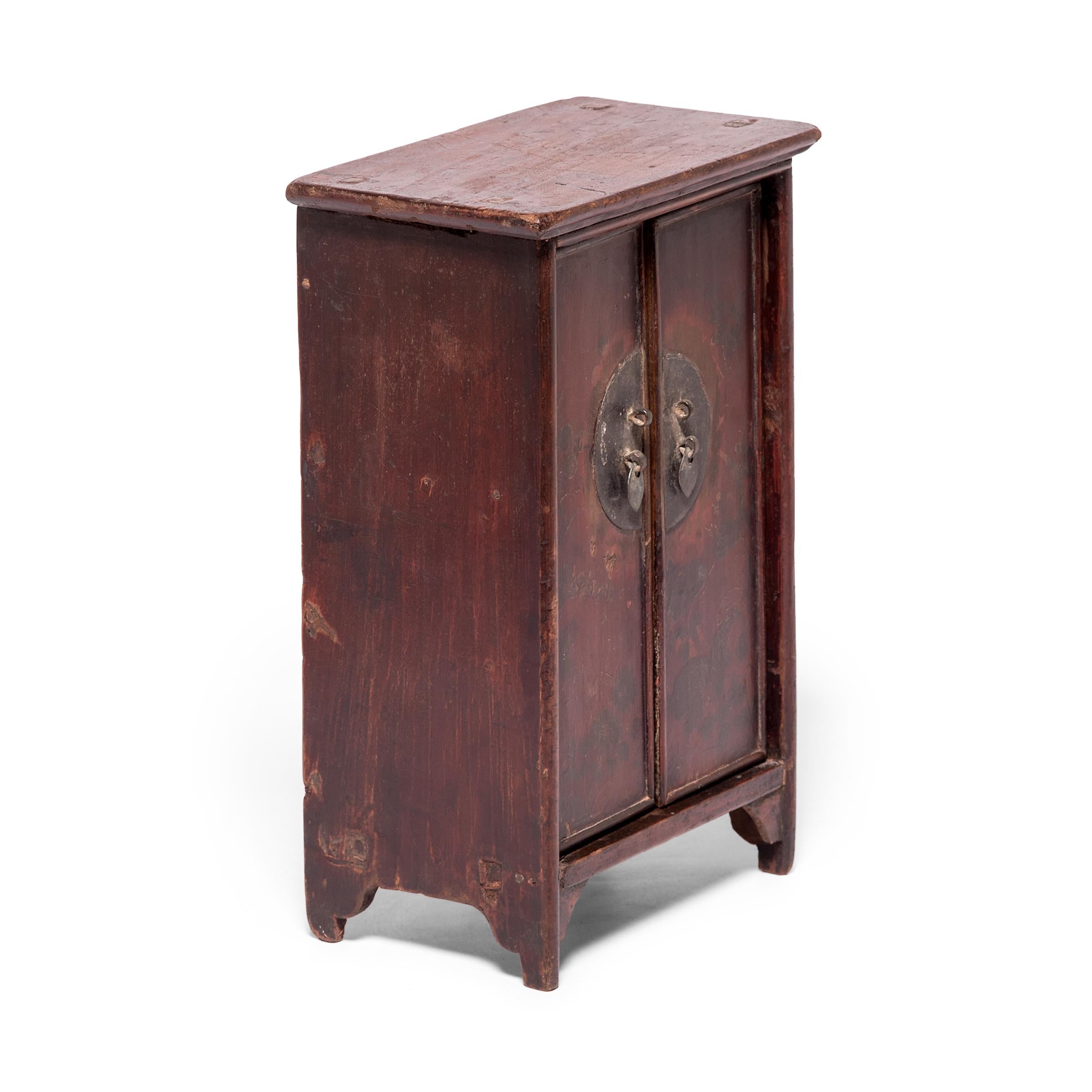 Chinese Miniature Noodle Cabinet, c. 1850 In Good Condition For Sale In Chicago, IL