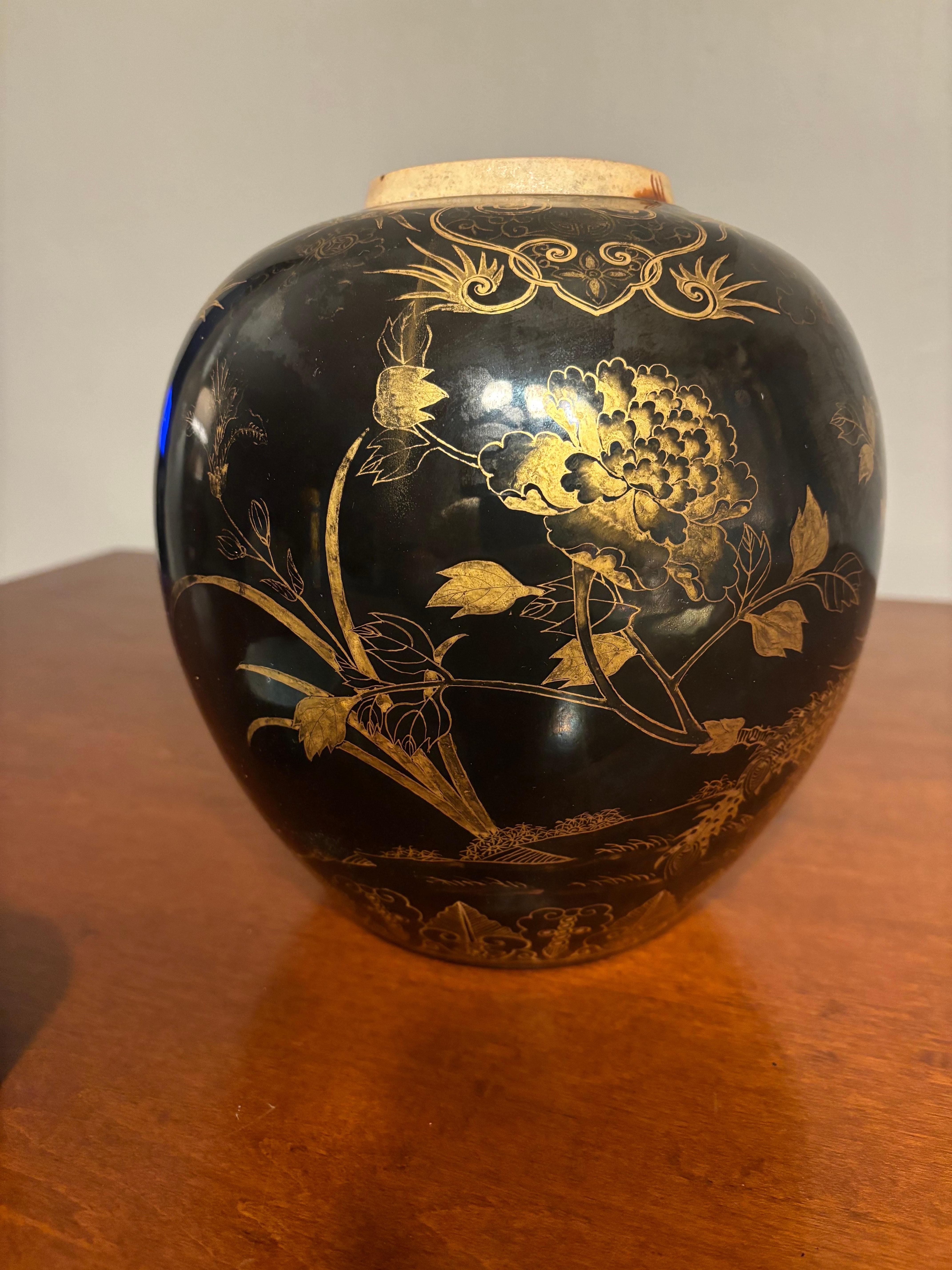 Chinese Mirror Black Porcelain Jar with Cover with Gilt Pheasant and Flower 1