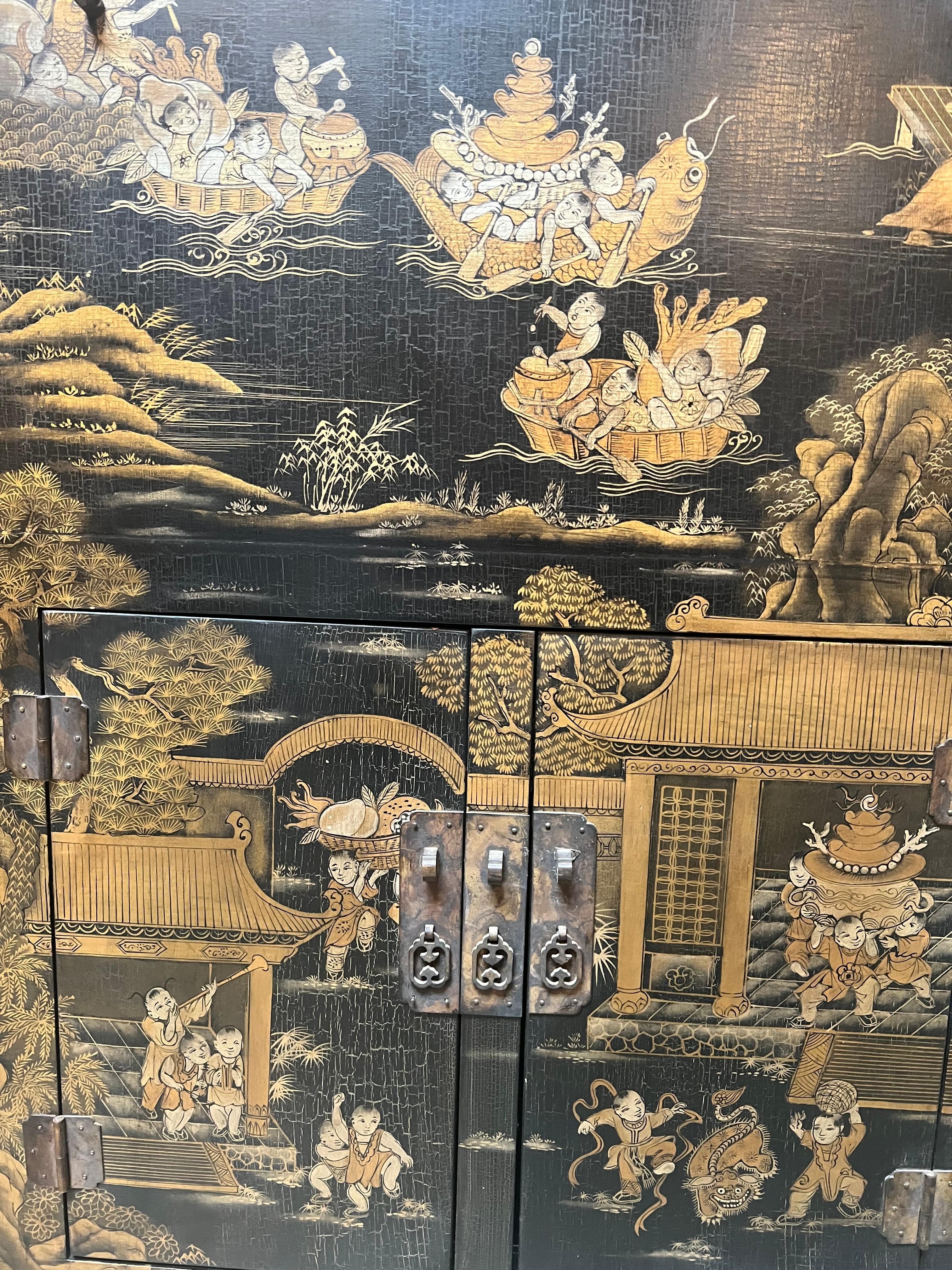 Chinese Money Chest in Black Lacquer and Gilt Decoration For Sale 3
