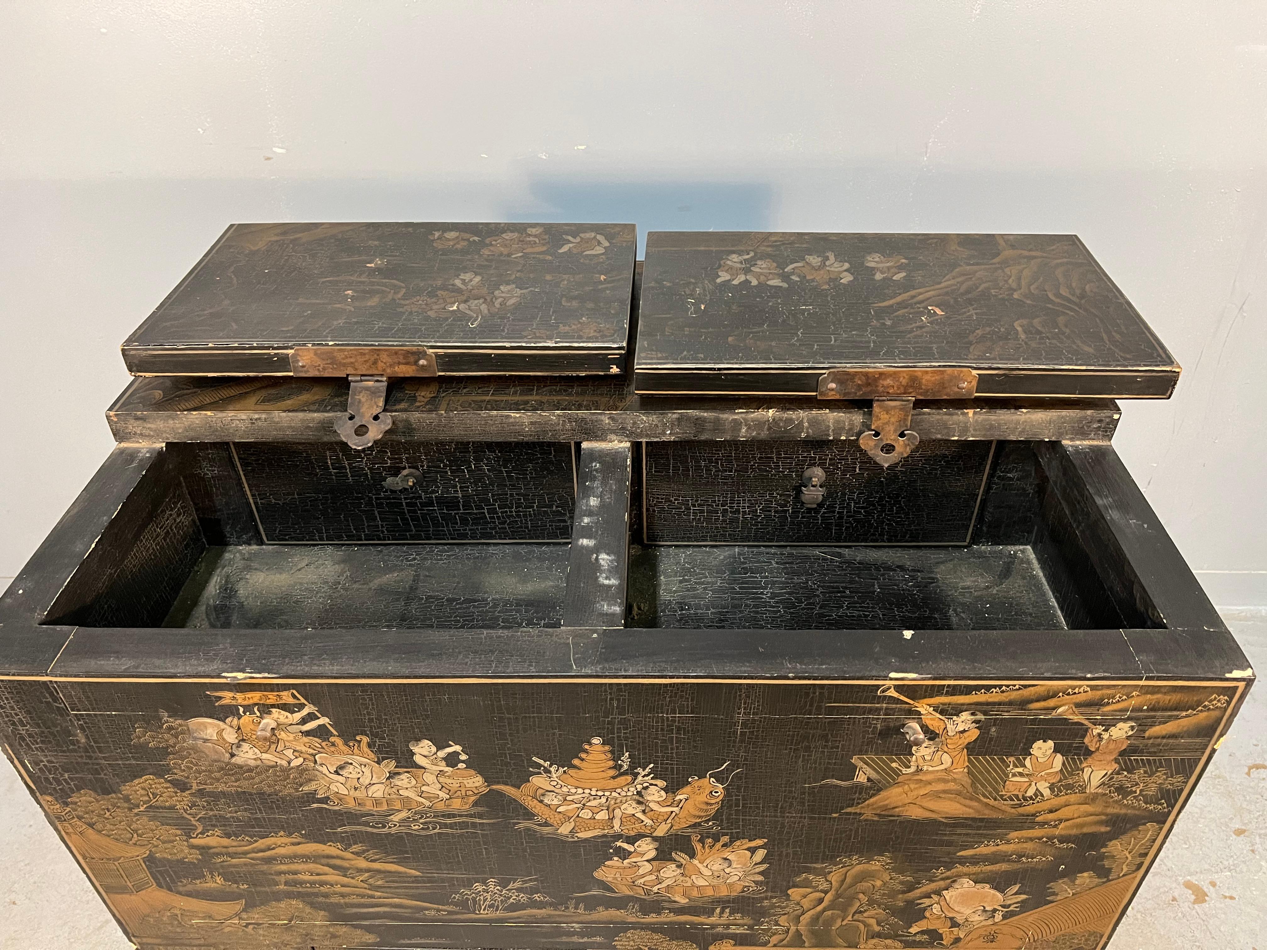 Chinese Money Chest in Black Lacquer and Gilt Decoration For Sale 6