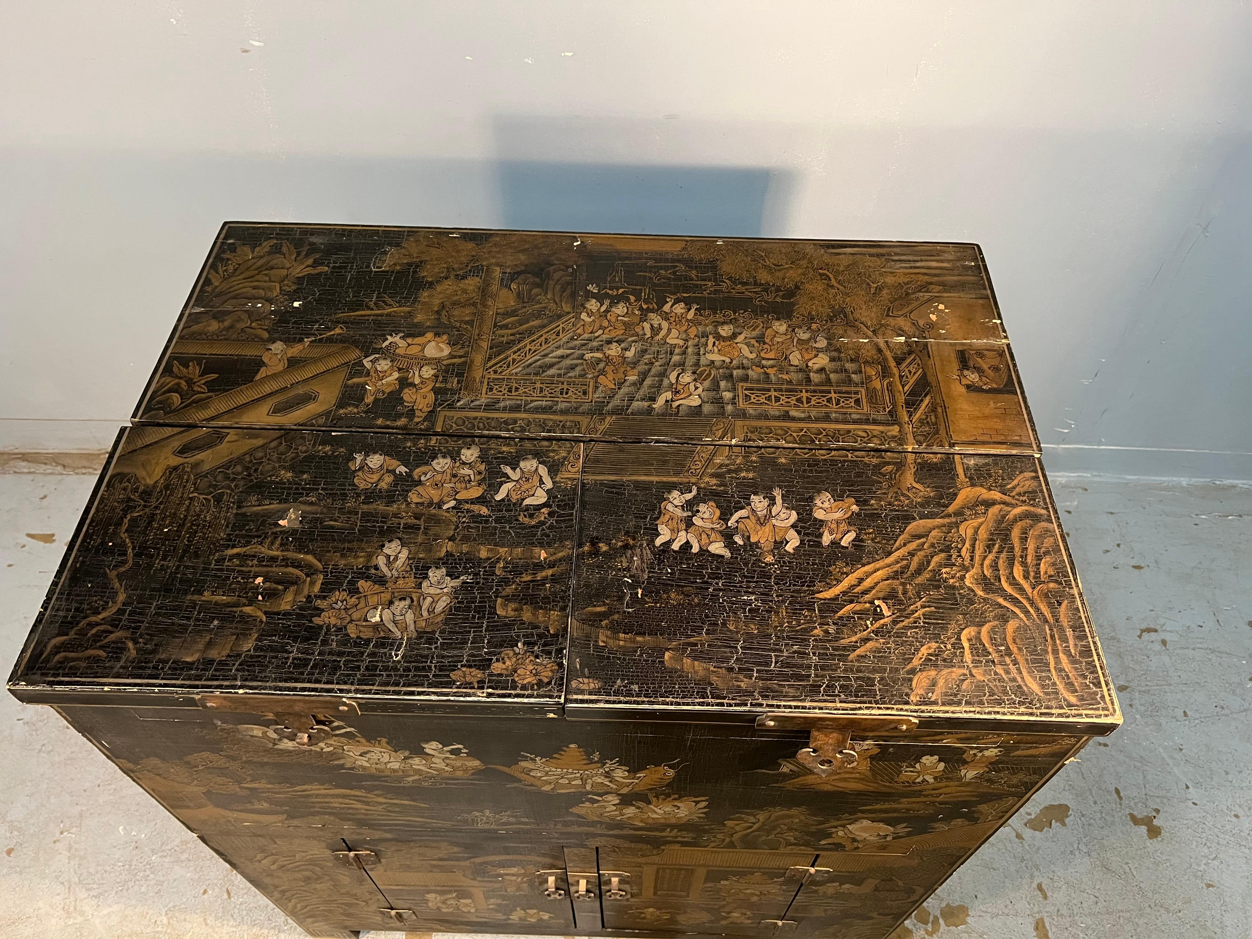 Chinese Money Chest in Black Lacquer and Gilt Decoration For Sale 8