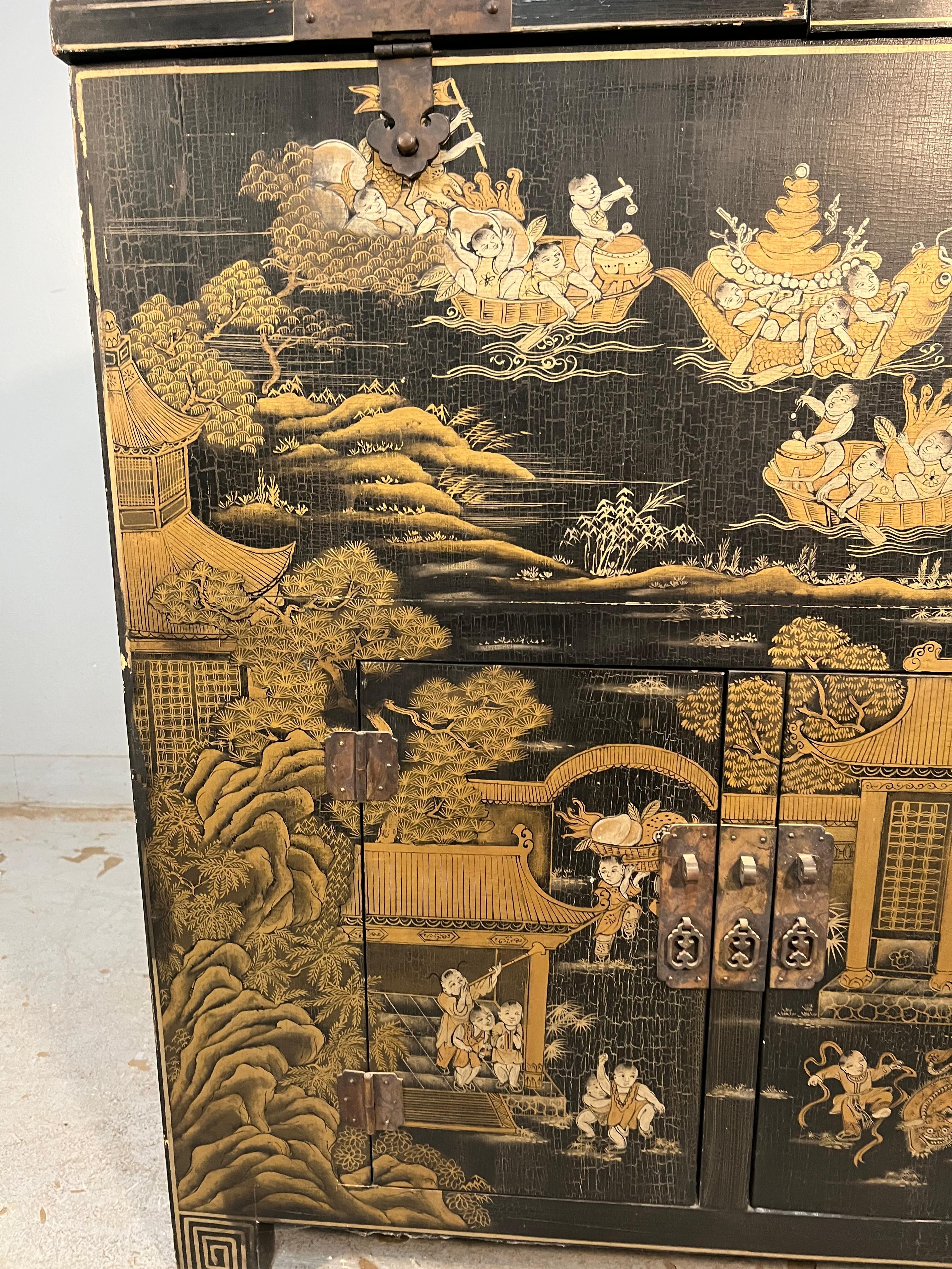 Chinese Money Chest in Black Lacquer and Gilt Decoration For Sale 9