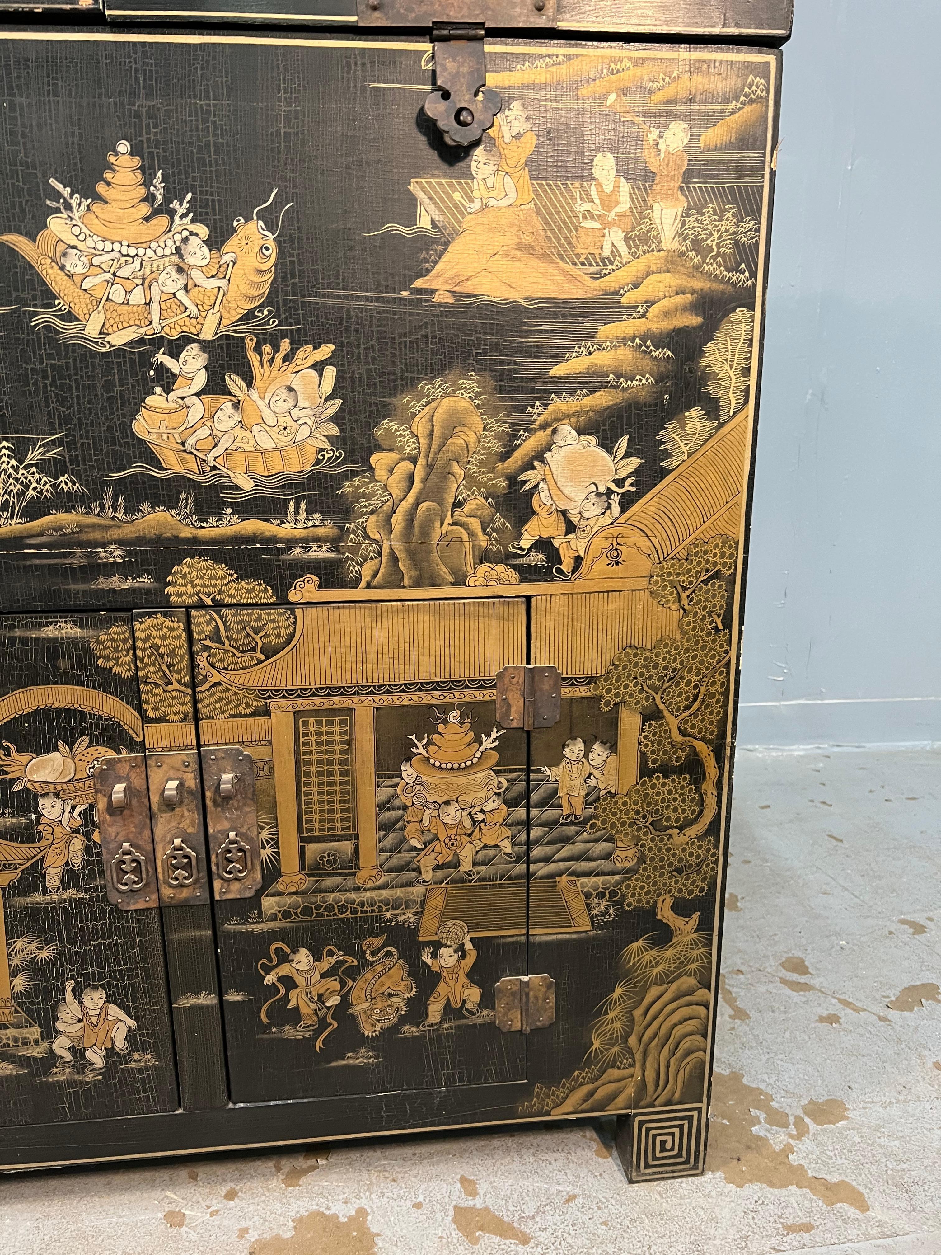 Chinese Money Chest in Black Lacquer and Gilt Decoration For Sale 10