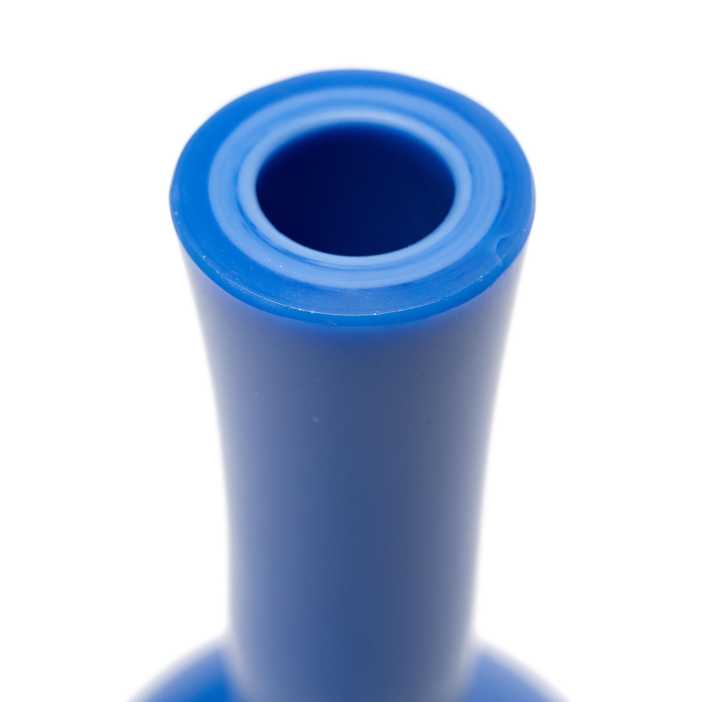 XIXe siècle Vase bouteille en verre de Pékin, chinois, bleu monochrome, c. 1860 en vente