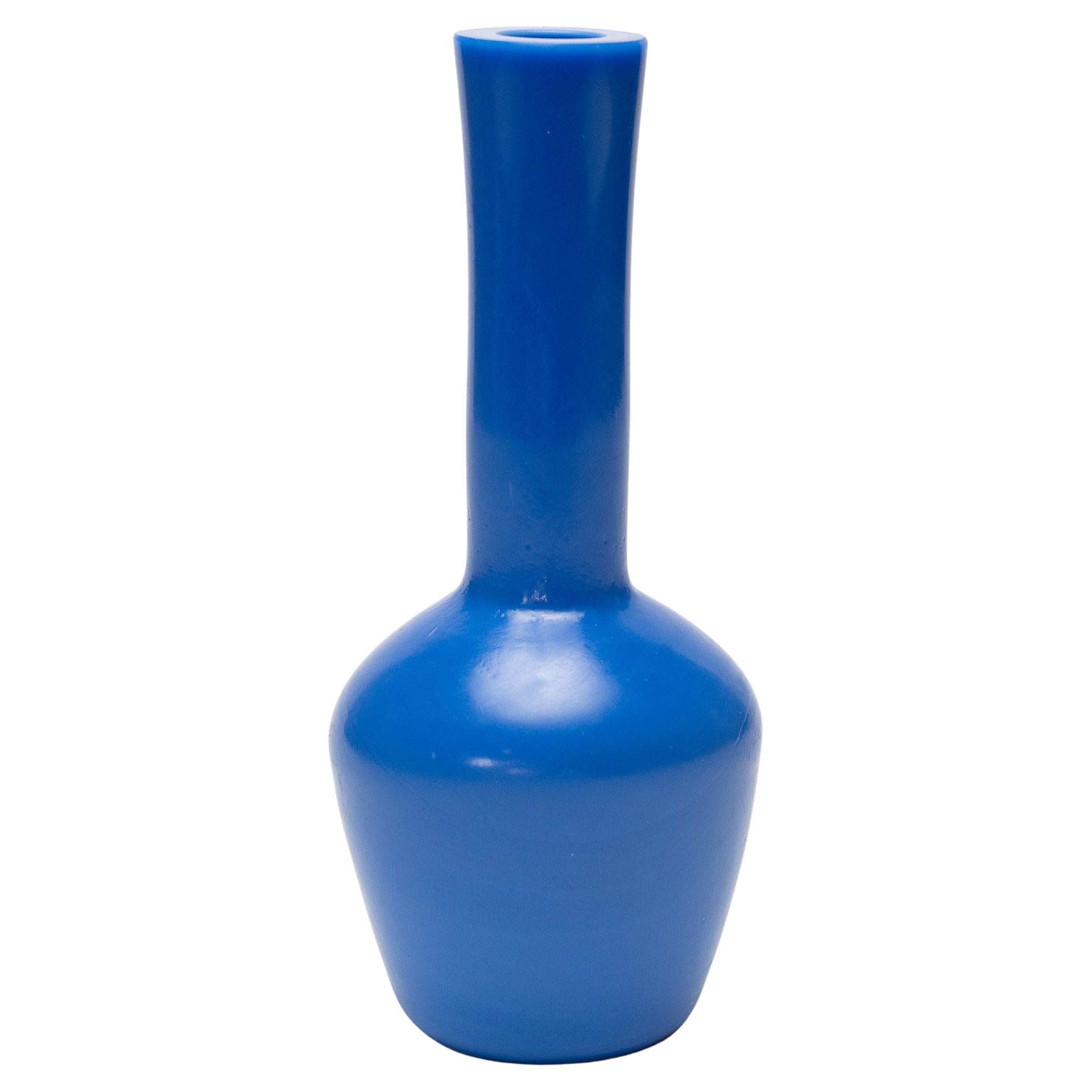 Vase bouteille en verre de Pékin, chinois, bleu monochrome, c. 1860