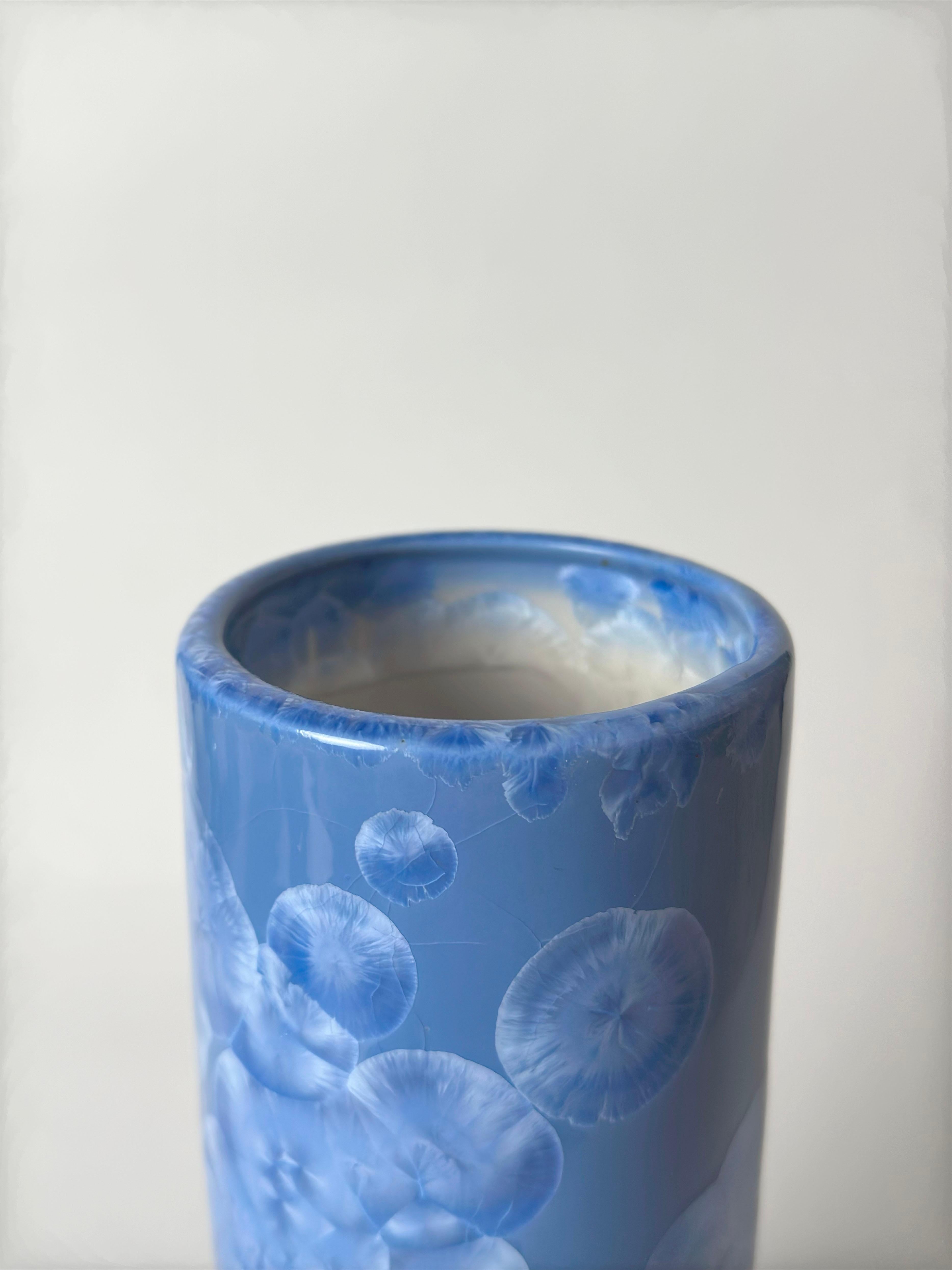 Vase chinois monochrome bleu corail à glaçure cristalline, vers 1970 Bon état - En vente à Glasgow, GB