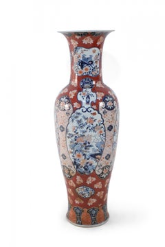 Urna monumentale cinese in stile Imari Porcelain arancione, bianca e blu