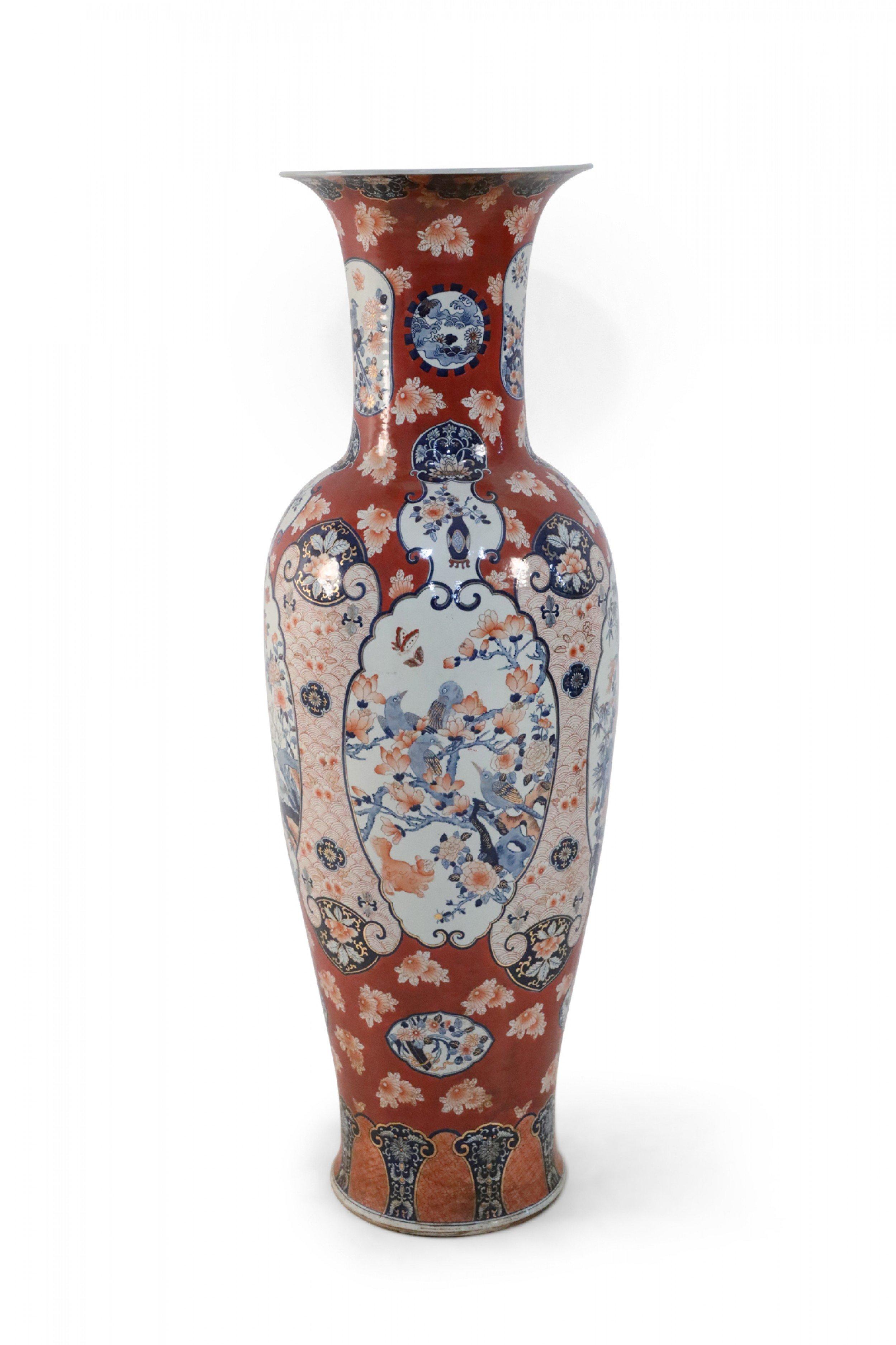 Ming Urna monumentale cinese in stile Imari Porcelain arancione, bianca e blu in vendita