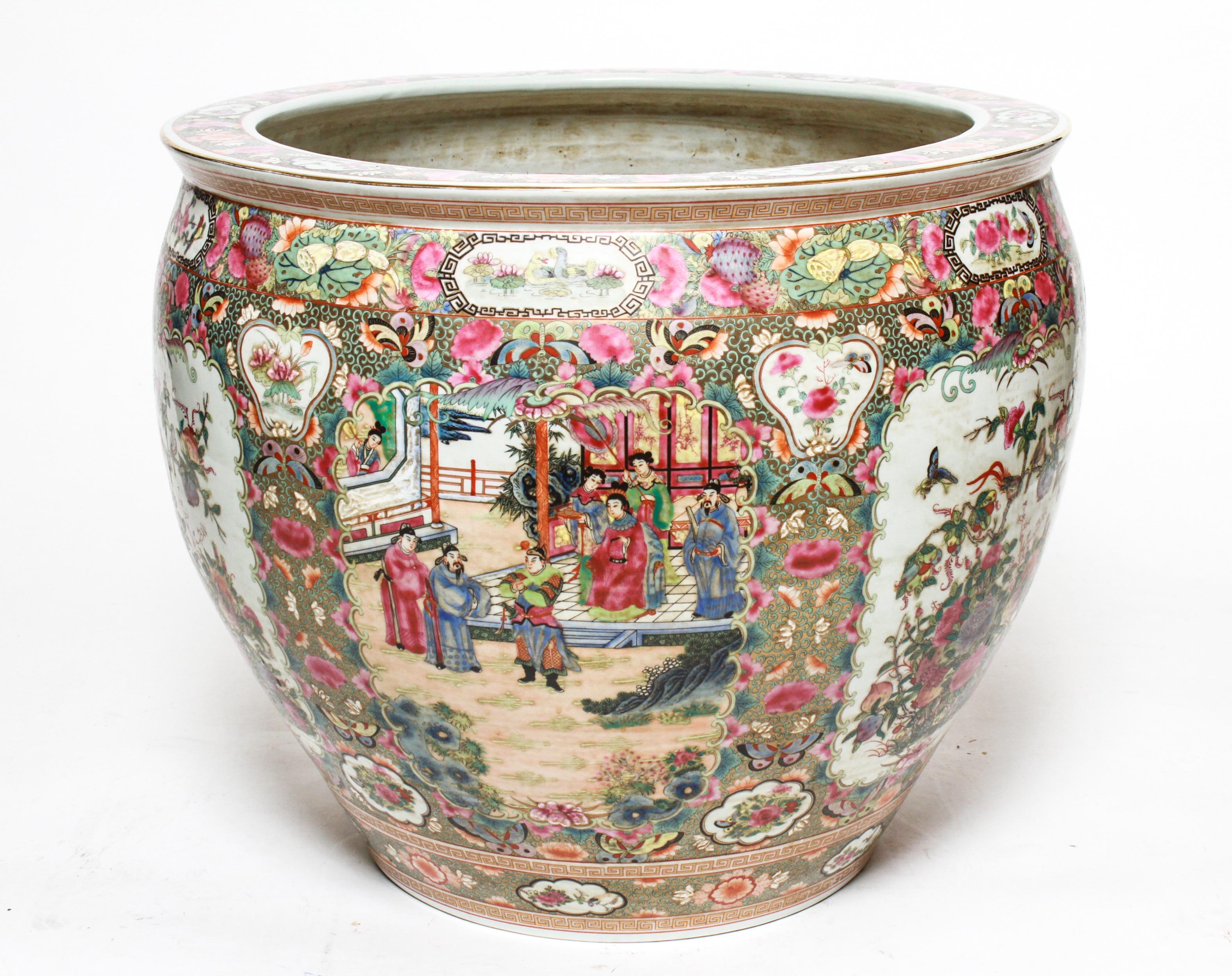 Chinese export porcelain Canton fish bowl or planter with exterior decorated with domestic scenes and images of flora and fauna framed with elaborate borders. The inside is decorated with painted gold fish. In great vintage condition.