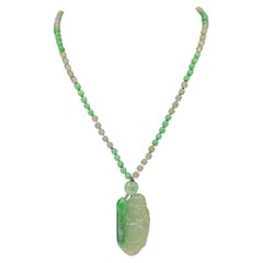 Collier de perles chinoises en jadeite vert mousse de grade A Bouddha rieur 21".