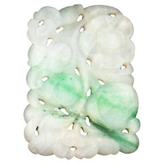 Chinese Moss-in-Snow Jadeite Pendant of Peaches