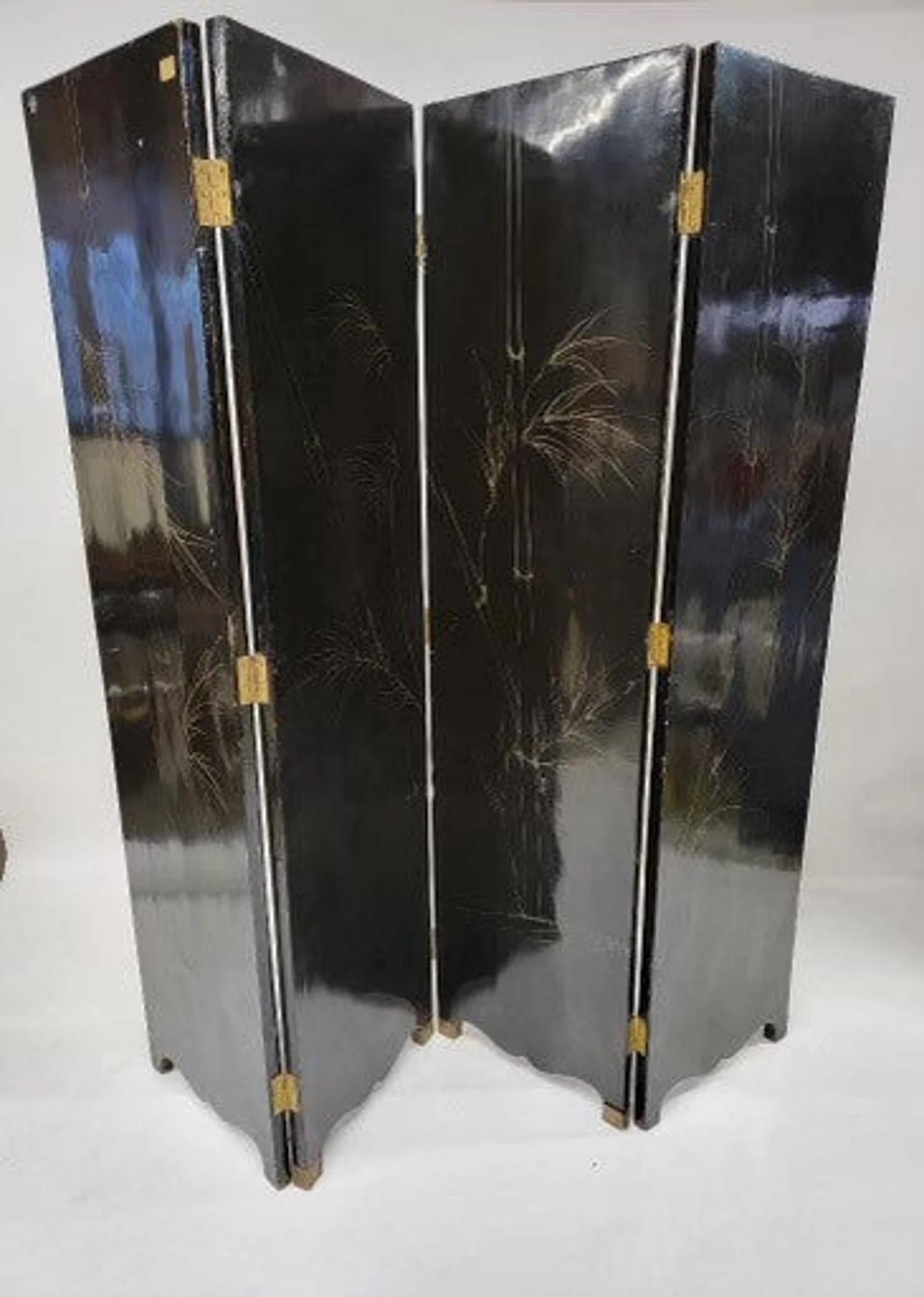 Chinese Mother of Pearl Coromandel Lacquered Hand Painted Screen/Room Divider In Good Condition For Sale In Chicago, IL