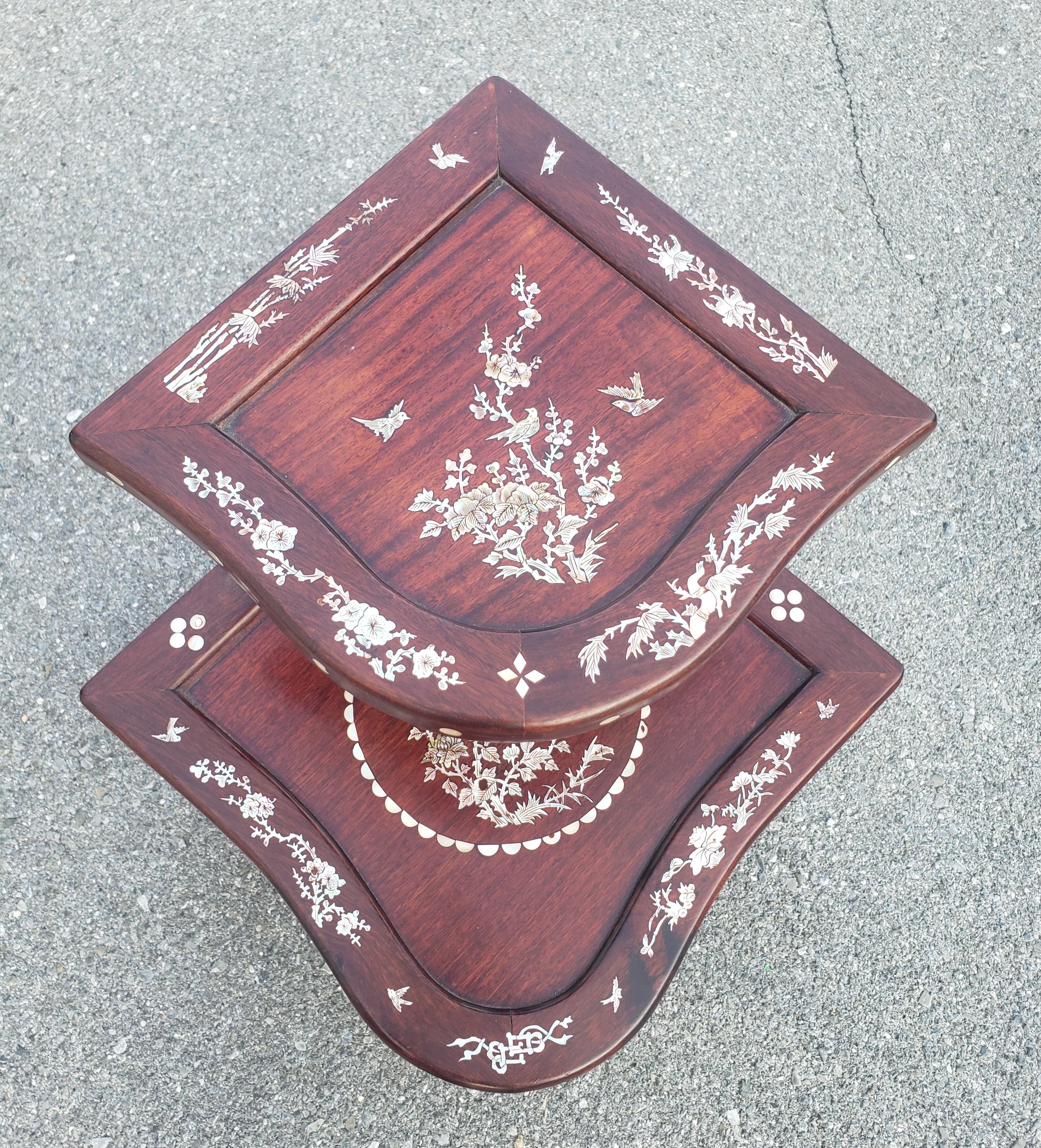 Chinese Mother-of-Pearl Inlaid Rosewood 3-tier Corner Table In Good Condition For Sale In Germantown, MD