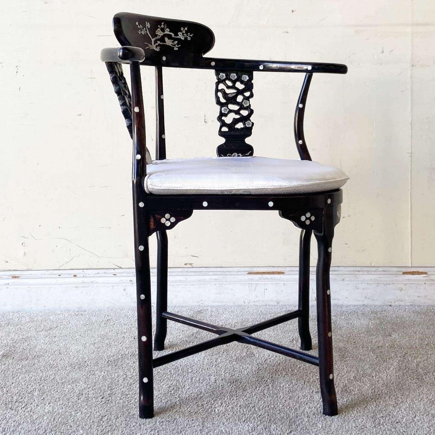 Chinese Mother of Pearl Inlay Corner Chair In Good Condition For Sale In Delray Beach, FL