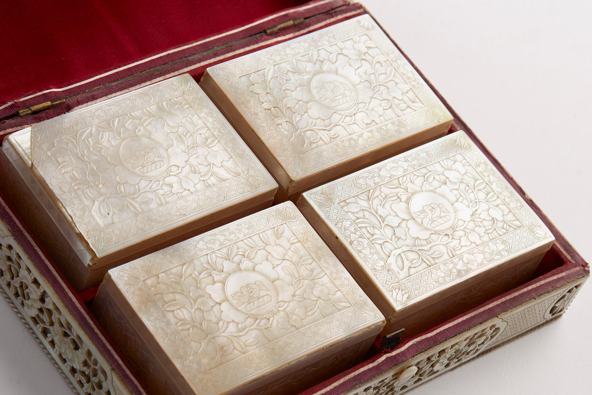 Chinese Mother of Pearl Mounted Box with Four Boxes and Counters, 18th Century For Sale 11