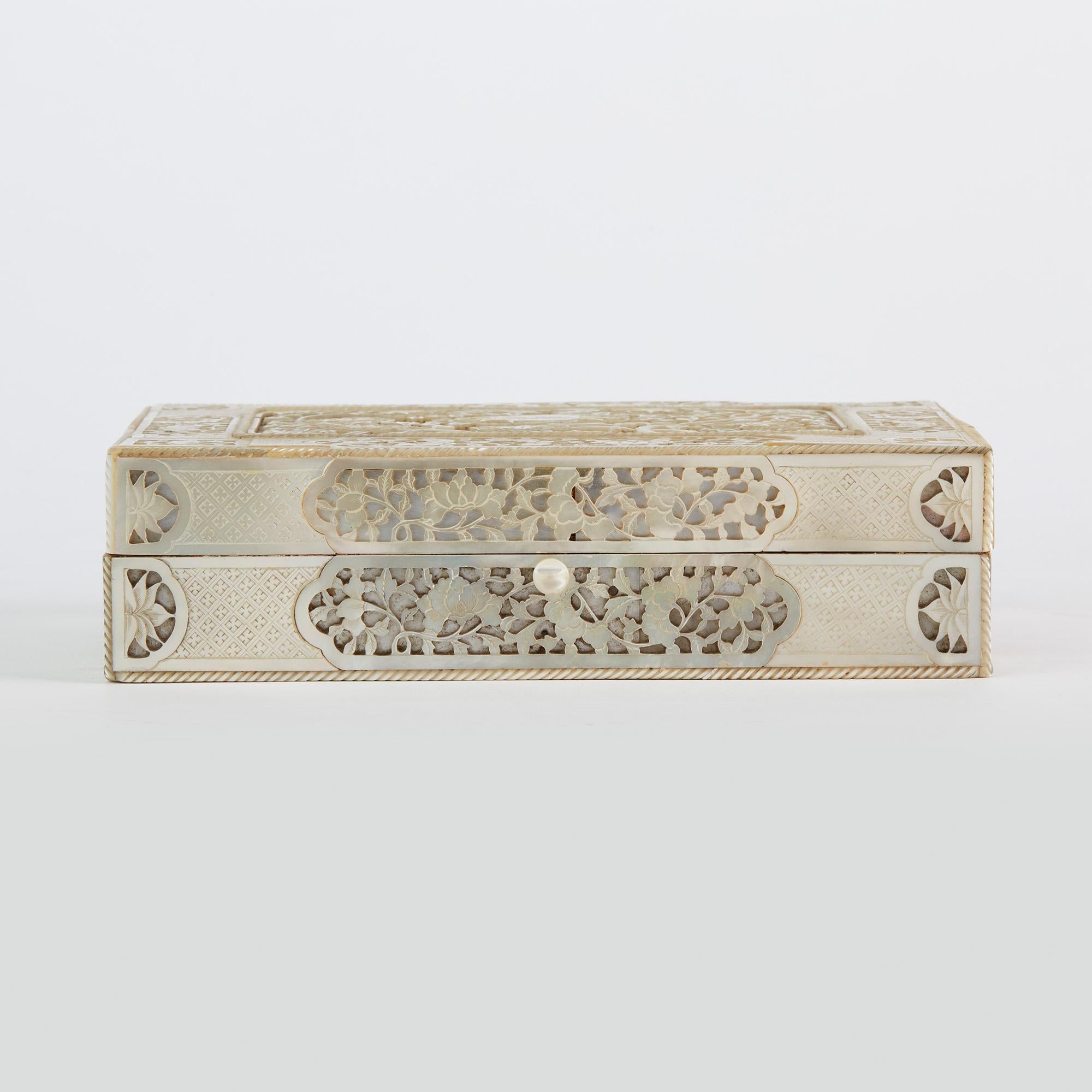 Chinese Mother of Pearl Mounted Box with Four Boxes and Counters, 18th Century For Sale 12