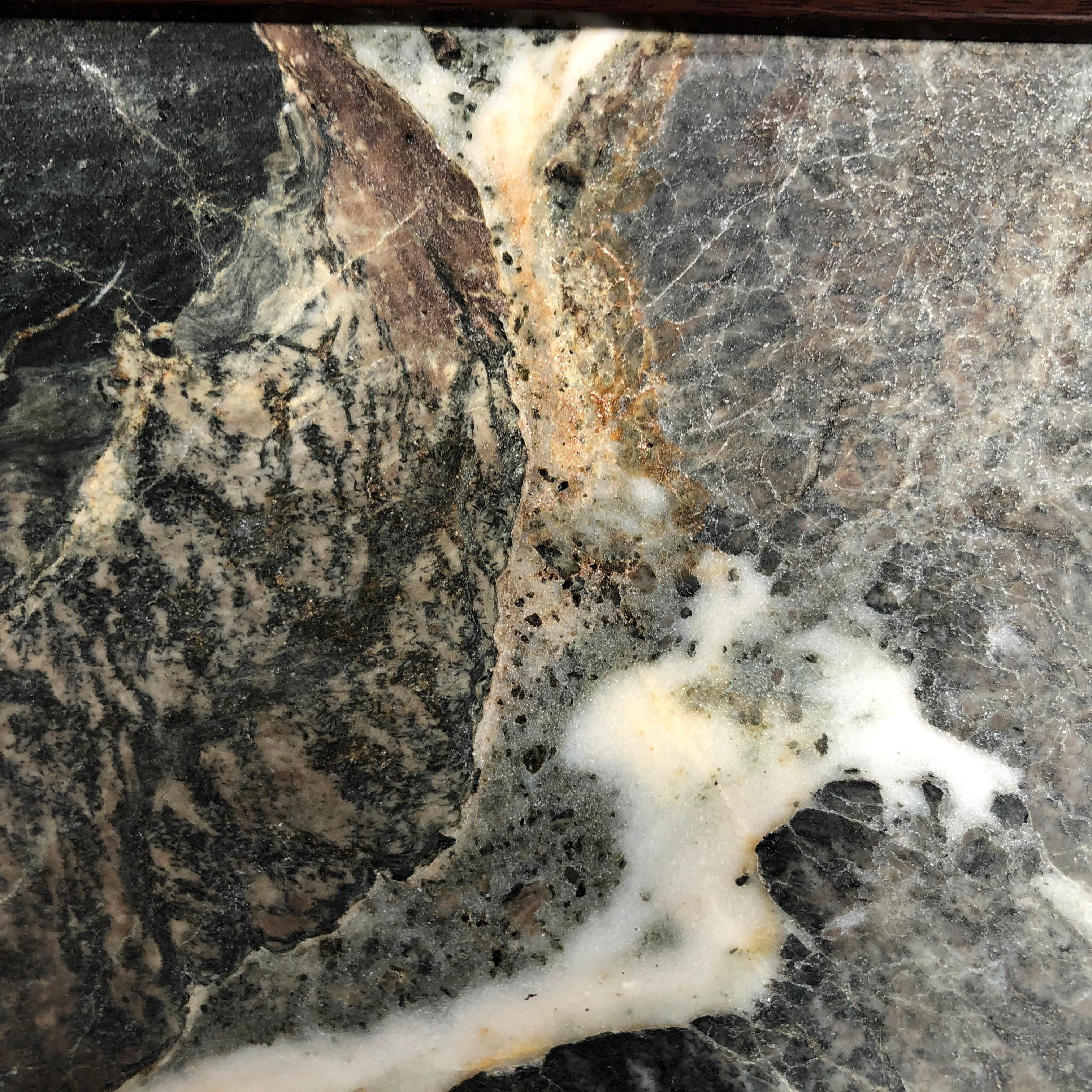  Außergewöhnlicher natürlicher Stein „Malerei“ aus China  Fishing Stream im Berggebirge (Marmor) im Angebot