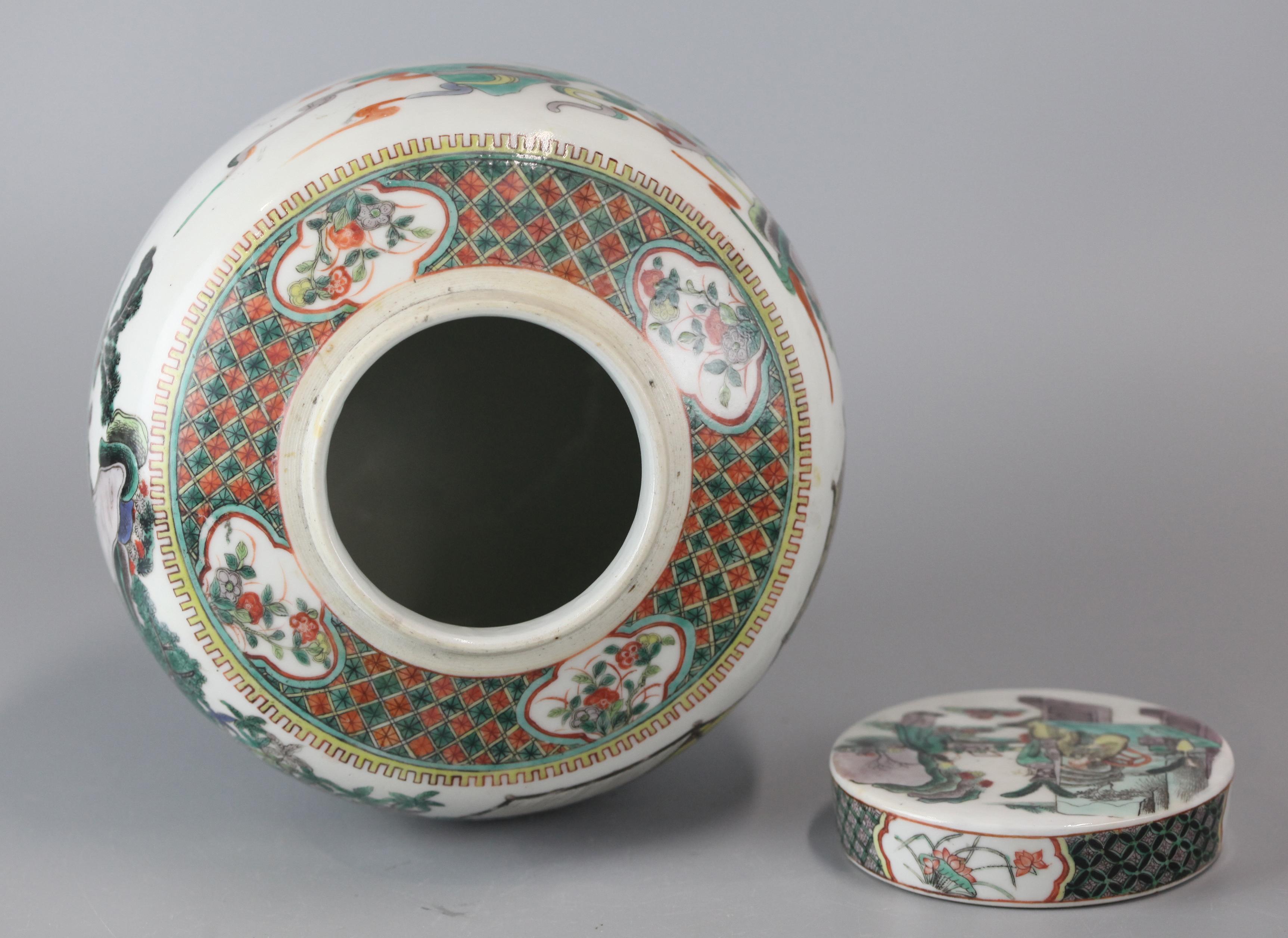 Chinois Pot à couvercle chinois en porcelaine multicolore, 19e siècle en vente