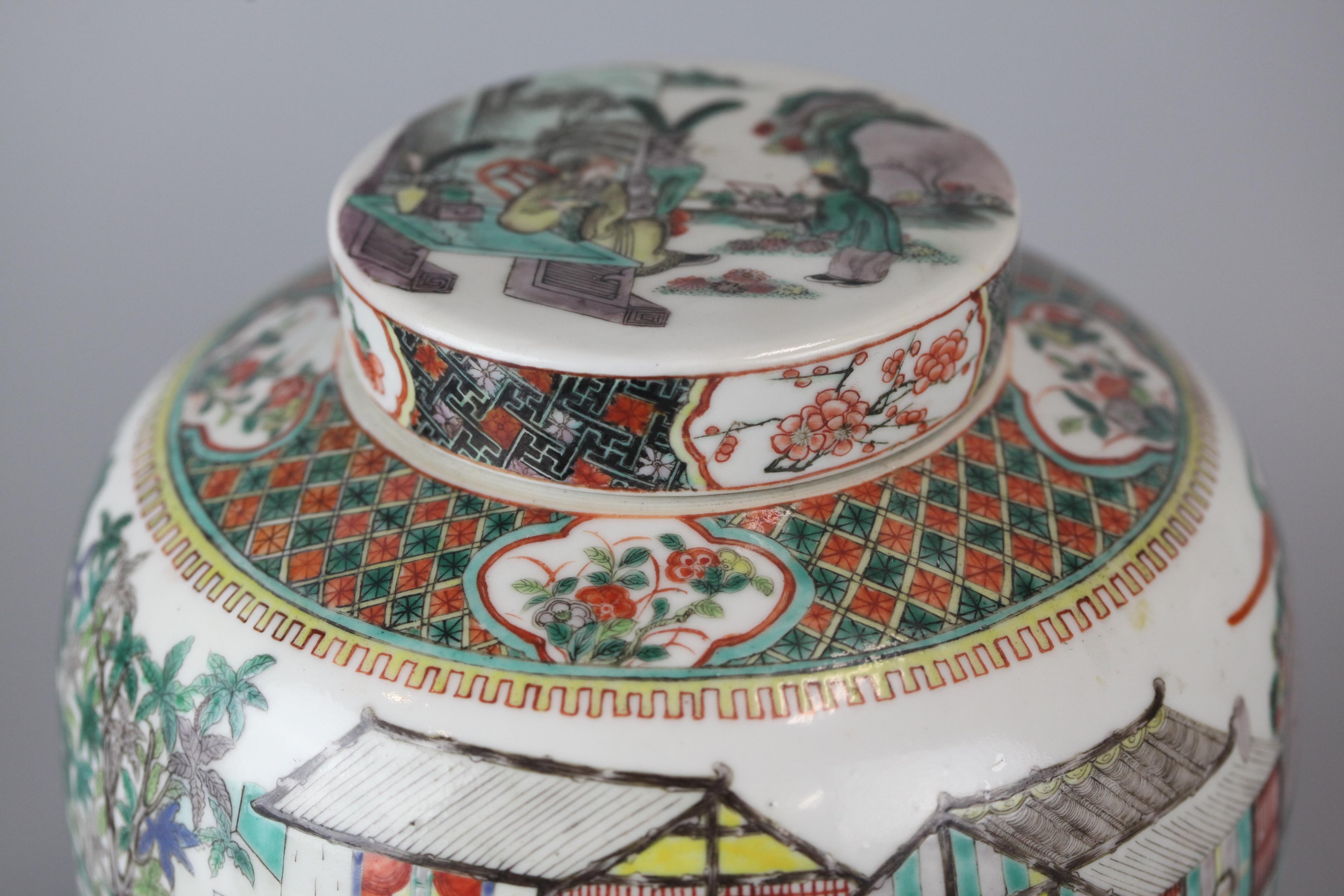 XIXe siècle Pot à couvercle chinois en porcelaine multicolore, 19e siècle en vente