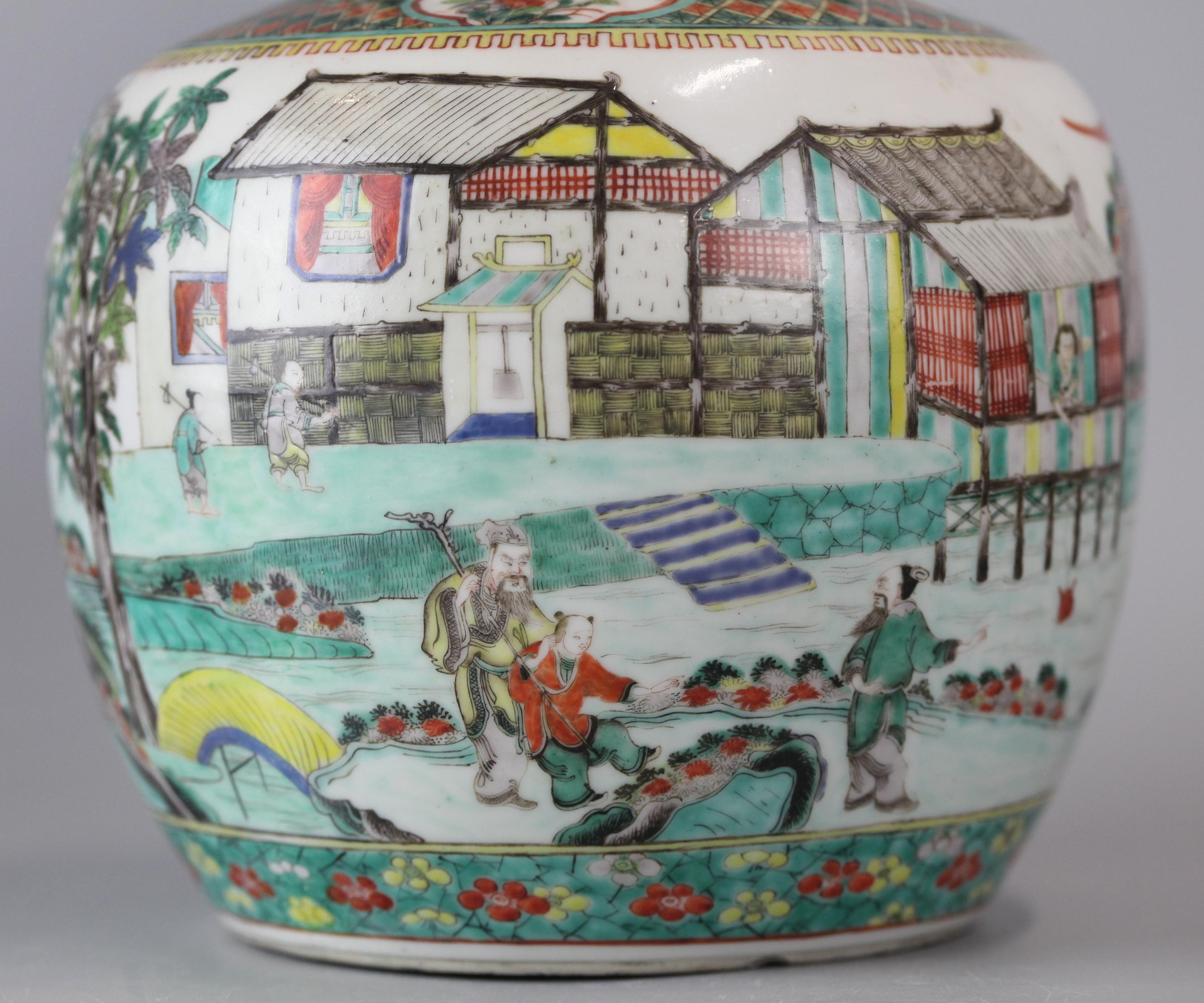 Porcelaine Pot à couvercle chinois en porcelaine multicolore, 19e siècle en vente