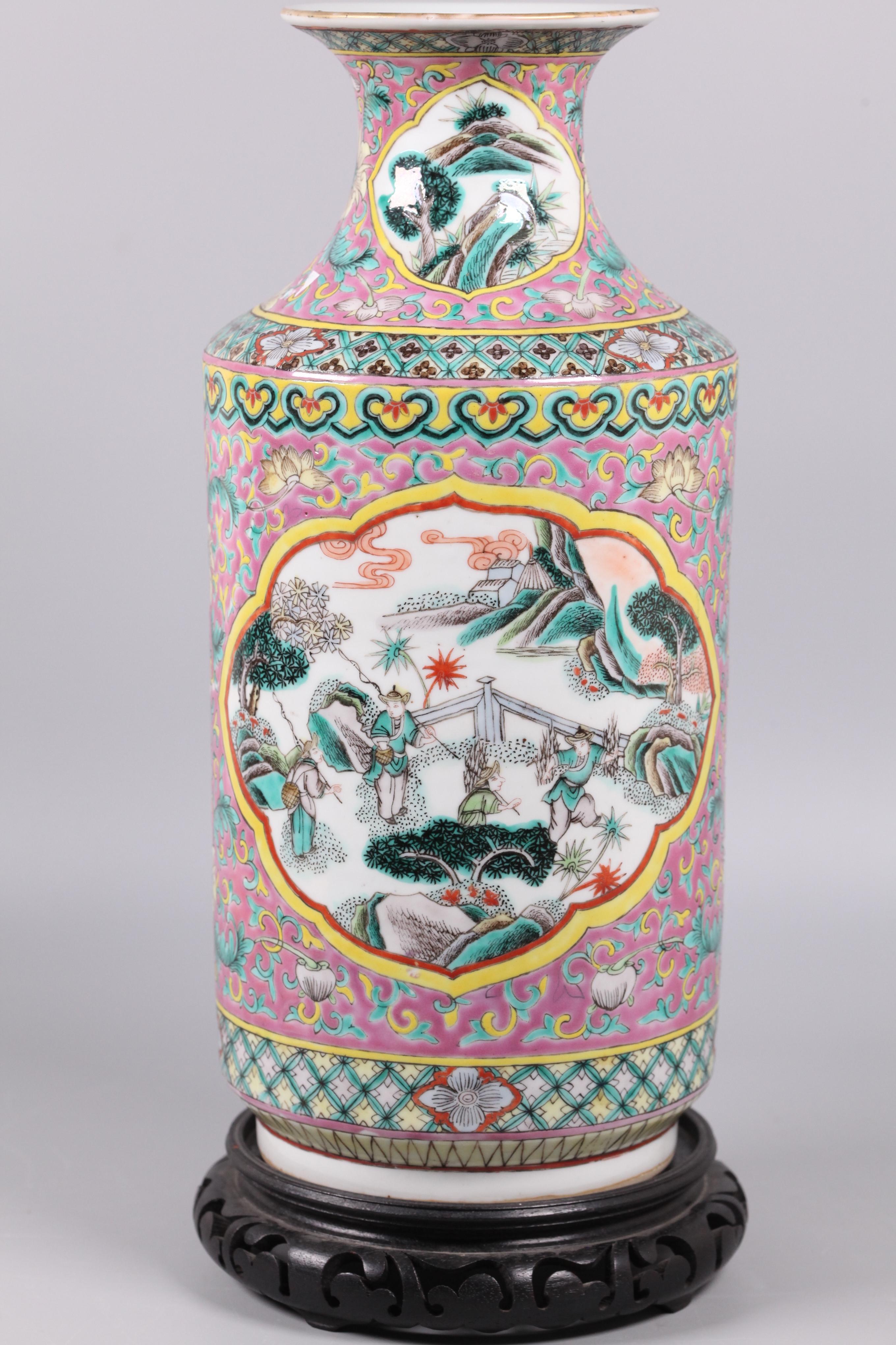Vaso cinese di porcellana multicolore, XIX secolo. In condizioni buone in vendita a New York, NY
