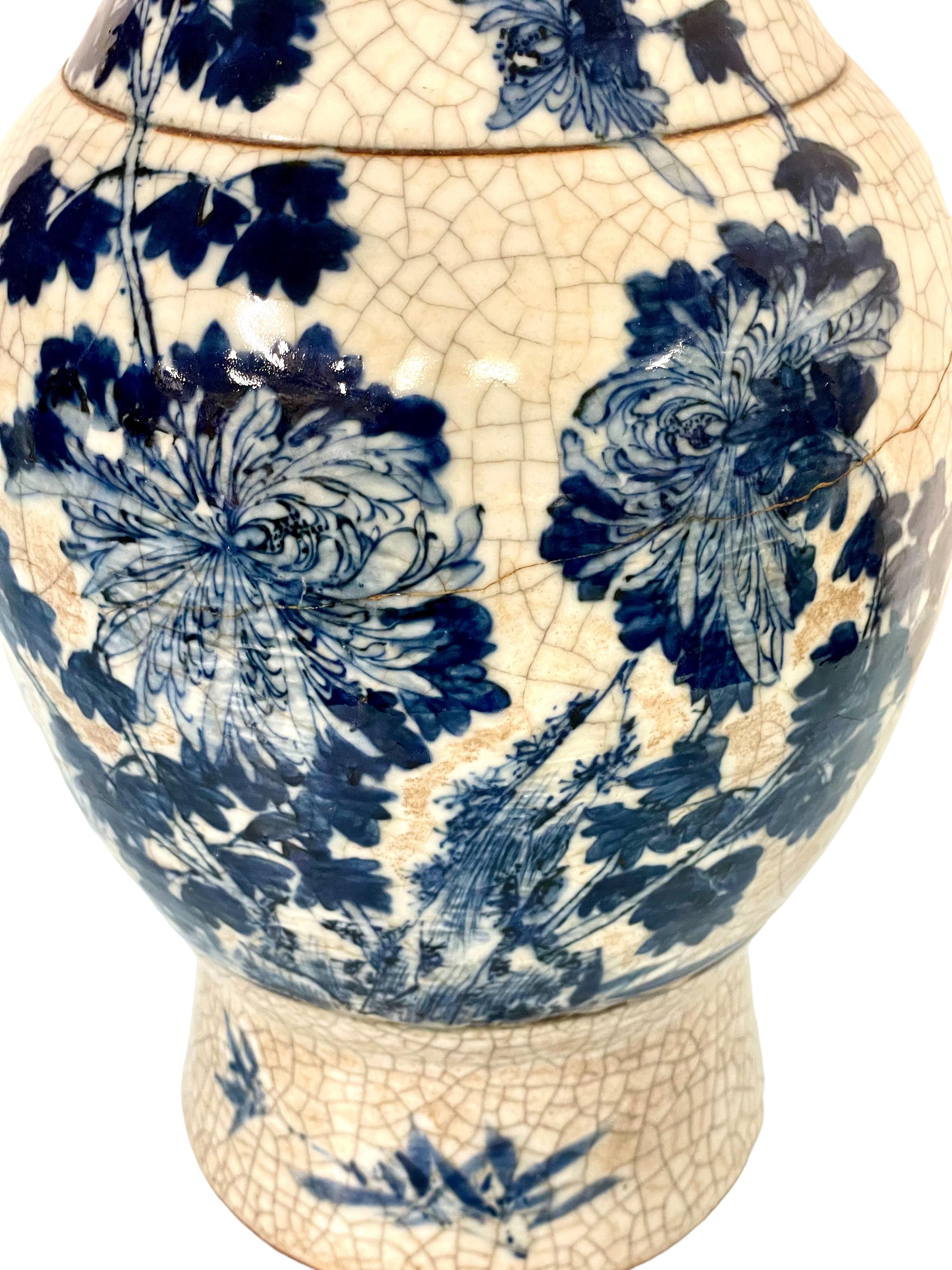 Chinese Nanjing Crackleware Blue and White Vase For Sale 1