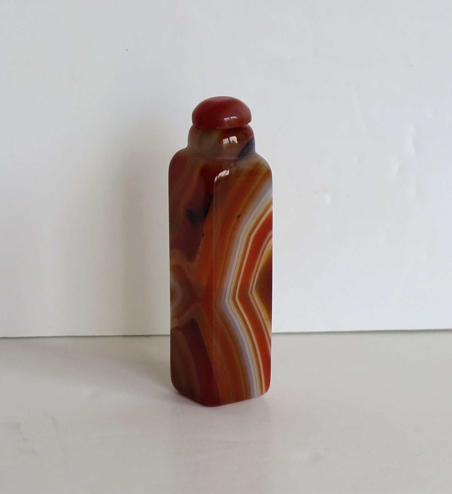 Chinese Natural Agate Stone Snuff Bottle Beautiful Striking Colors, circa 1930 3