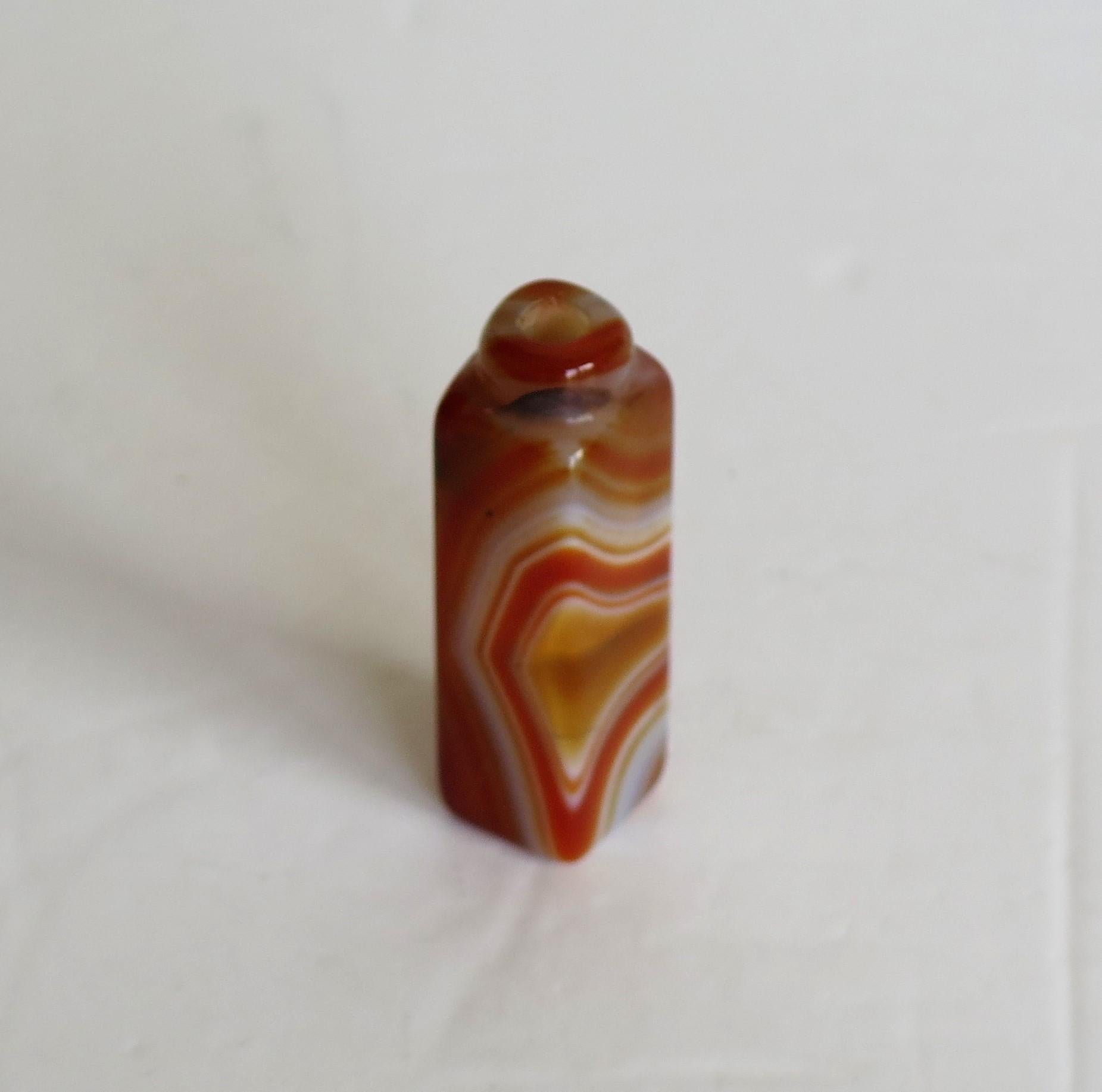 Chinese Natural Agate Stone Snuff Bottle Beautiful Striking Colors, circa 1930 5