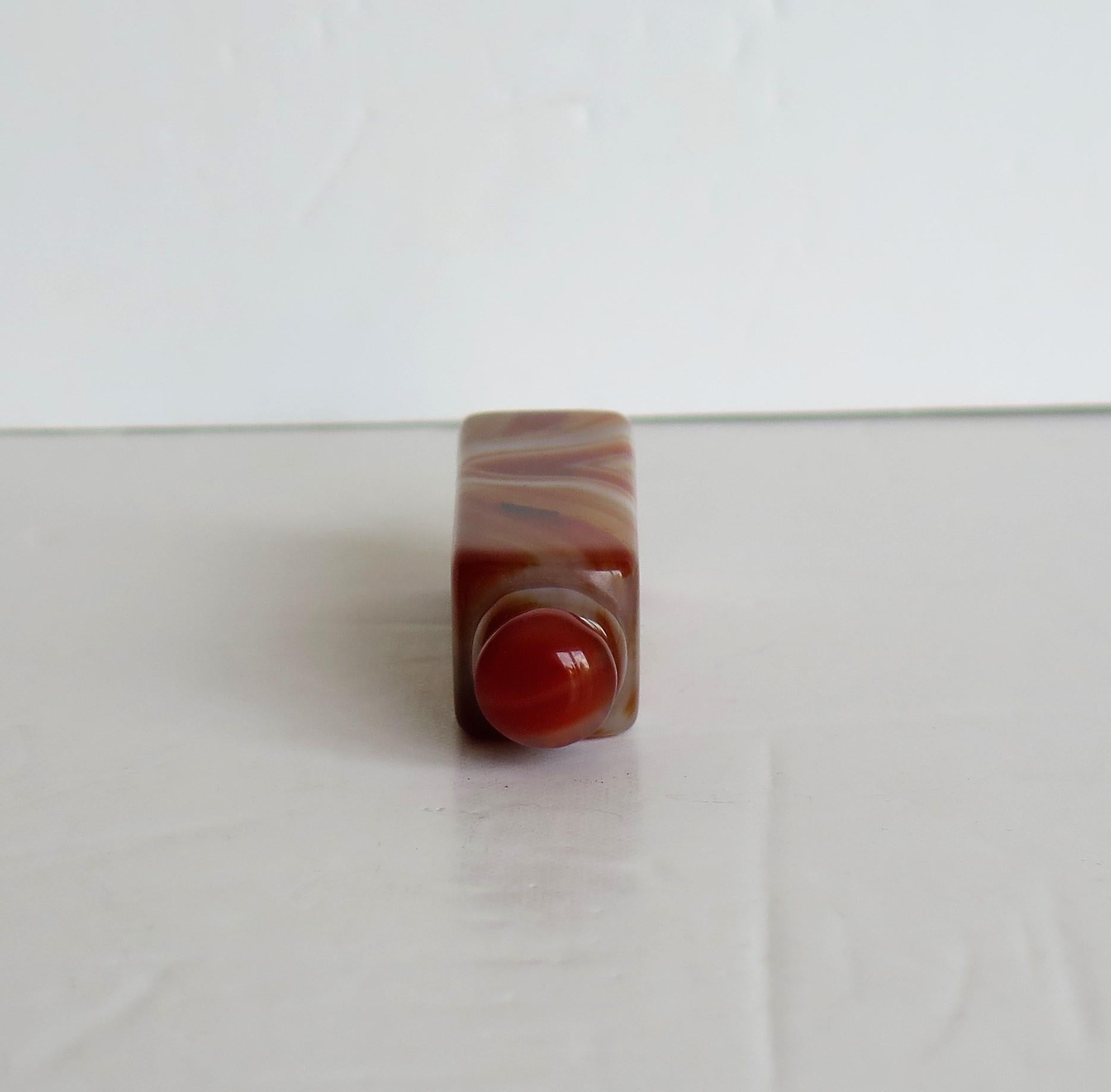 Chinese Natural Agate Stone Snuff Bottle Beautiful Striking Colors, circa 1930 6