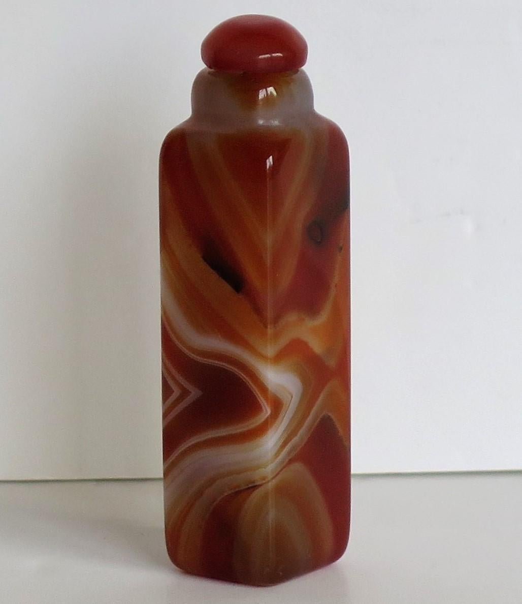 Chinese Natural Agate Stone Snuff Bottle Beautiful Striking Colors, circa 1930 8