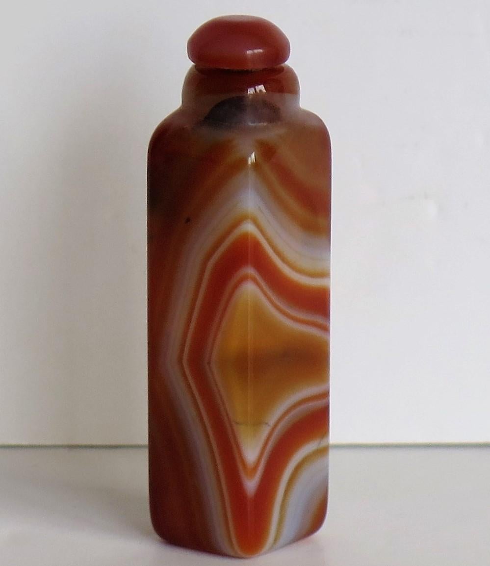 Chinese Natural Agate Stone Snuff Bottle Beautiful Striking Colors, circa 1930 9